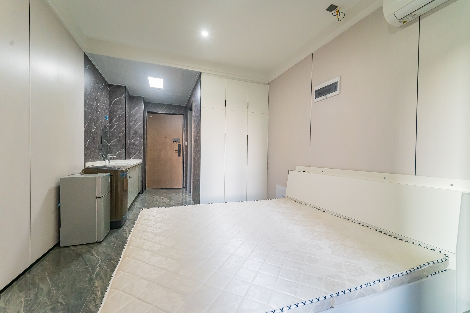 新城悦隽公园  1室0厅0卫    22.0万 新城悦隽公园  1室0厅0卫    22.0万客厅