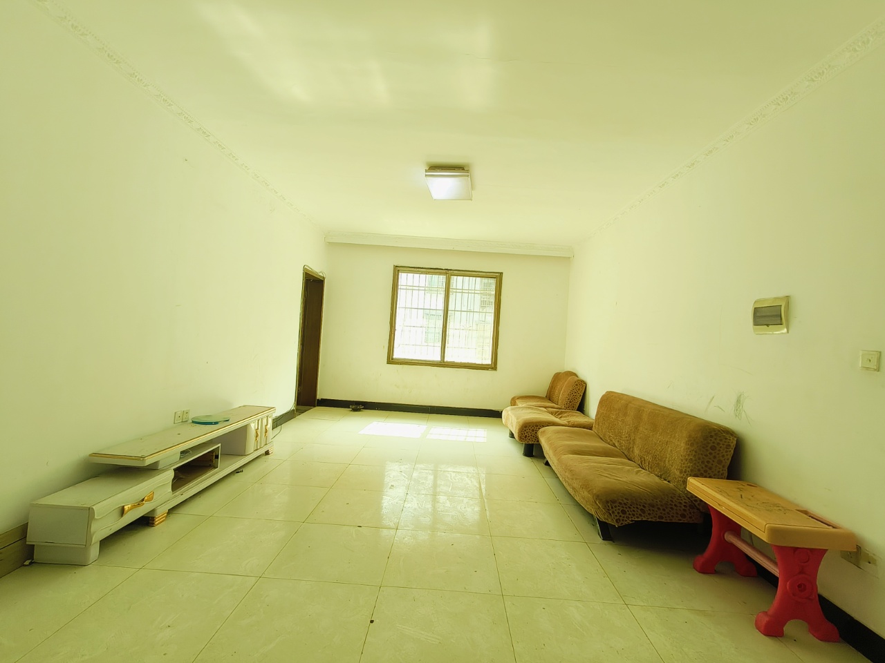 建设小区(建设新村) 3室2厅2卫 32.8万 建设小区(建设新村) 3室2厅2卫 32.8万室内图