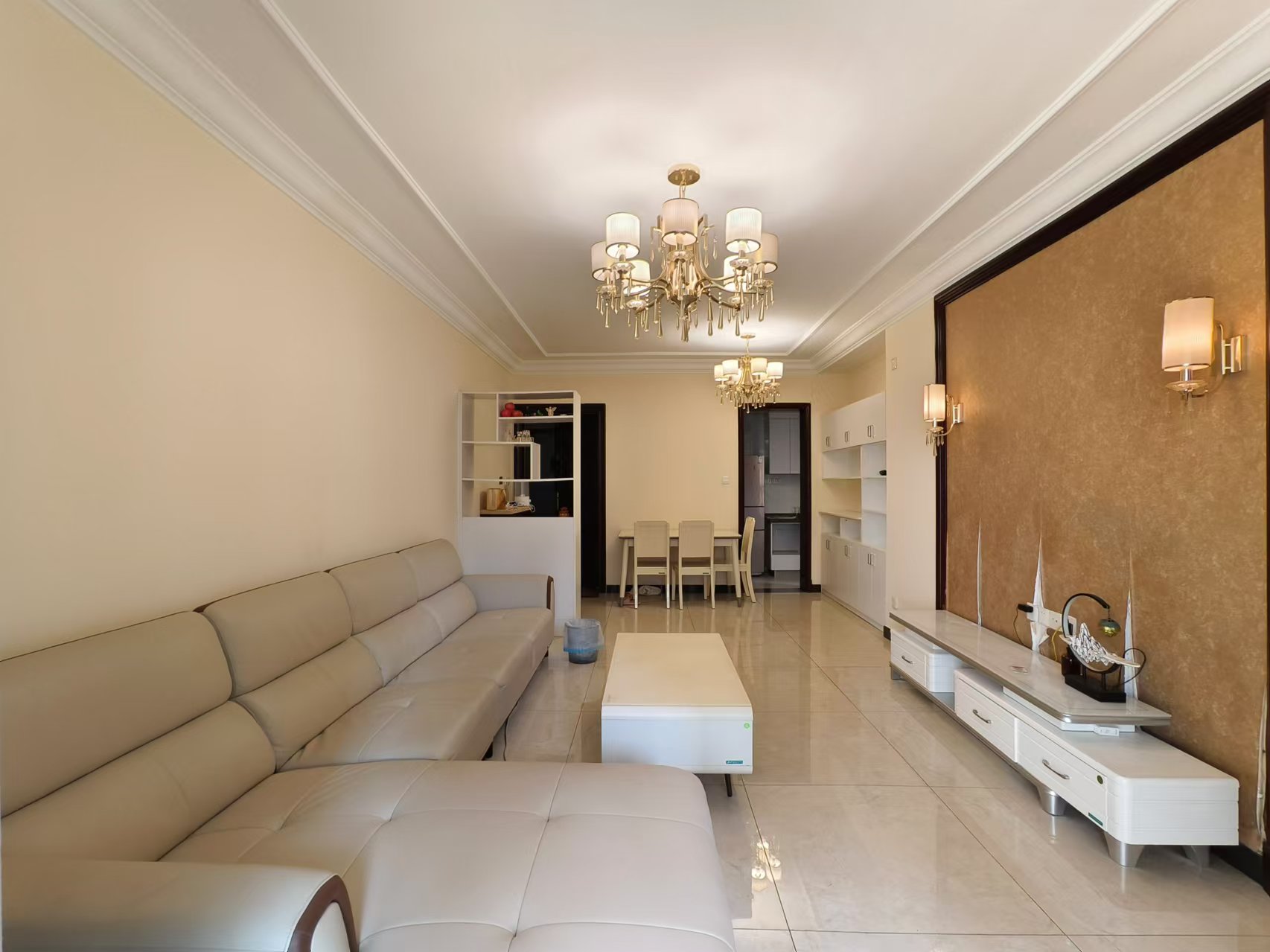 恒大华府  3室2厅1卫    76.0万 恒大华府  3室2厅1卫    76.0万室内图