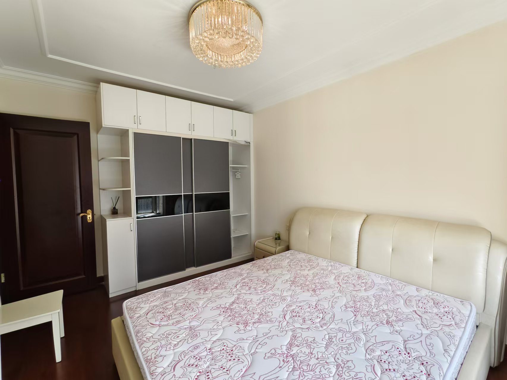 恒大华府  3室2厅1卫    76.0万 恒大华府  3室2厅1卫    76.0万室内图