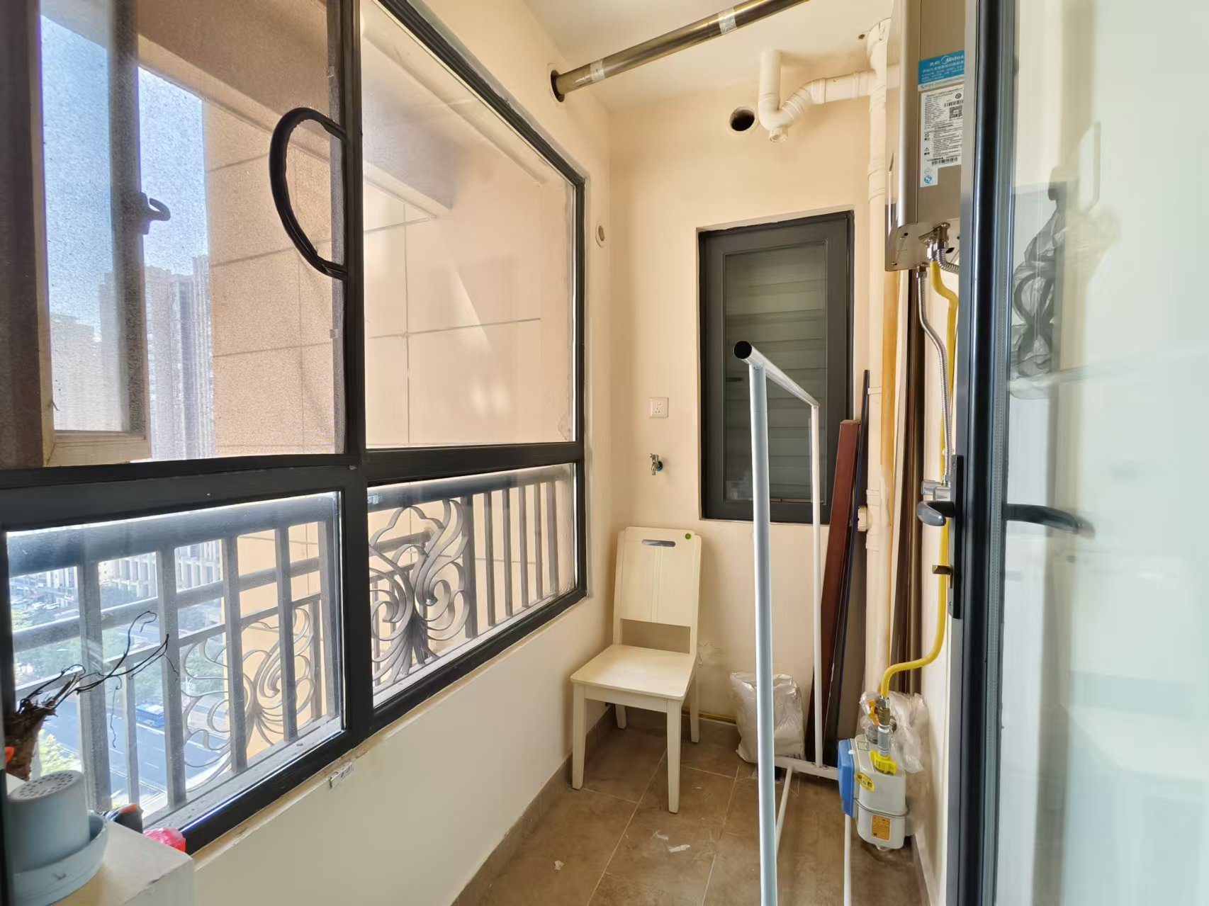 恒大华府  3室2厅1卫    76.0万 恒大华府  3室2厅1卫    76.0万室内图