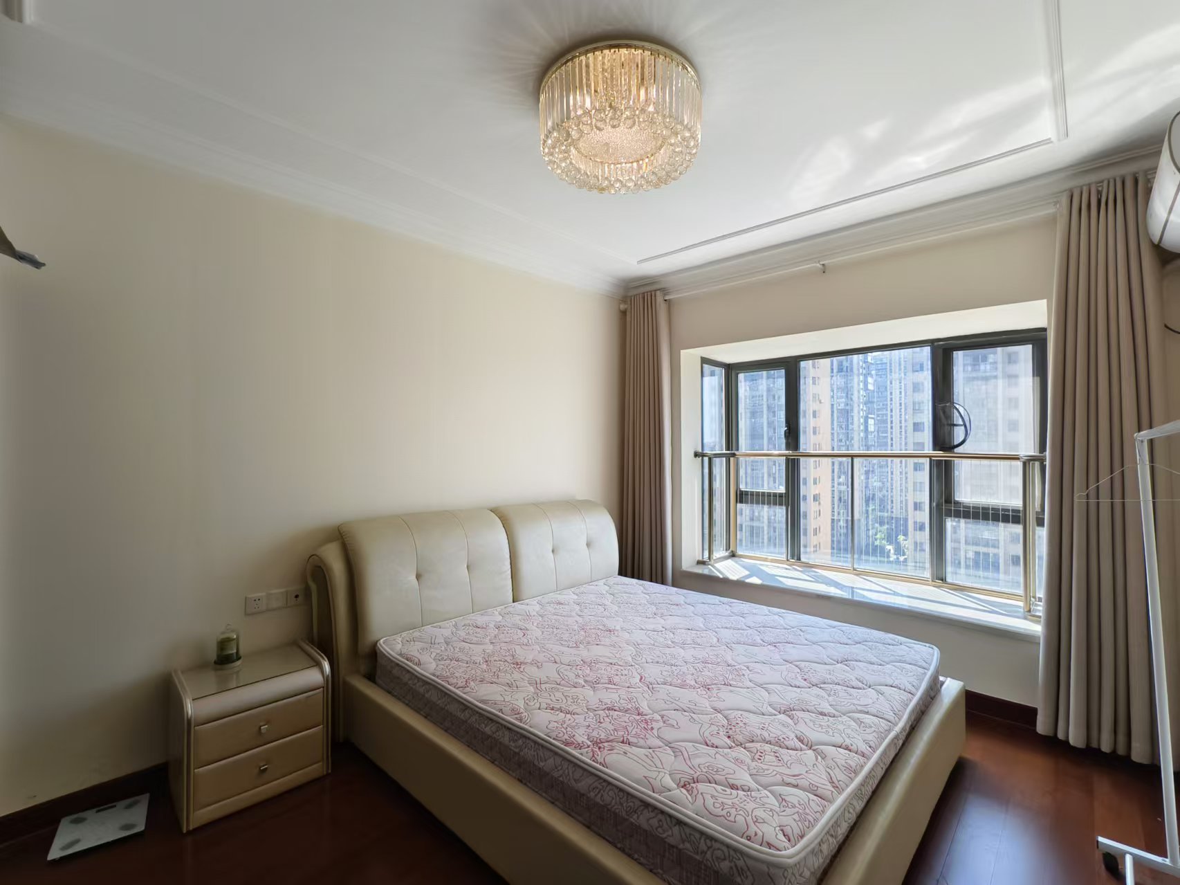 恒大华府  3室2厅1卫    76.0万 恒大华府  3室2厅1卫    76.0万室内图