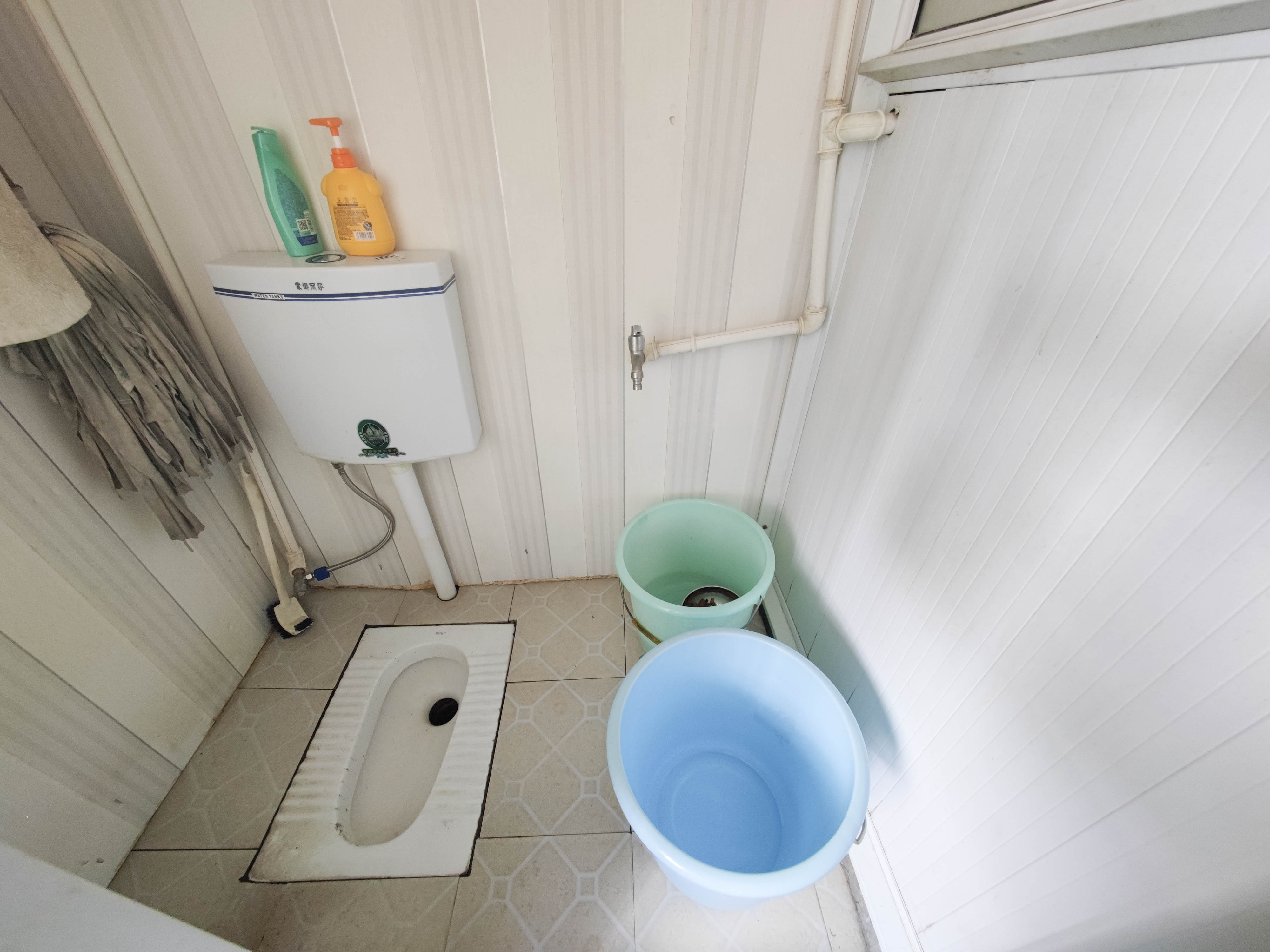 红星商贸城  3室2厅2卫   90.00万卫生间