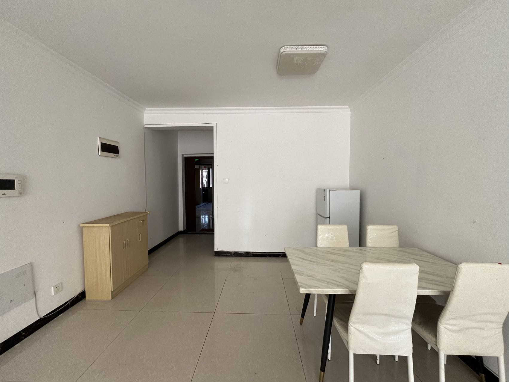 鑫远悦城(鑫远悦时代)  3室2厅1卫    2300.0元/月 鑫远悦城(鑫远悦时代)  3室2厅1卫    2300.0元/月室内图1