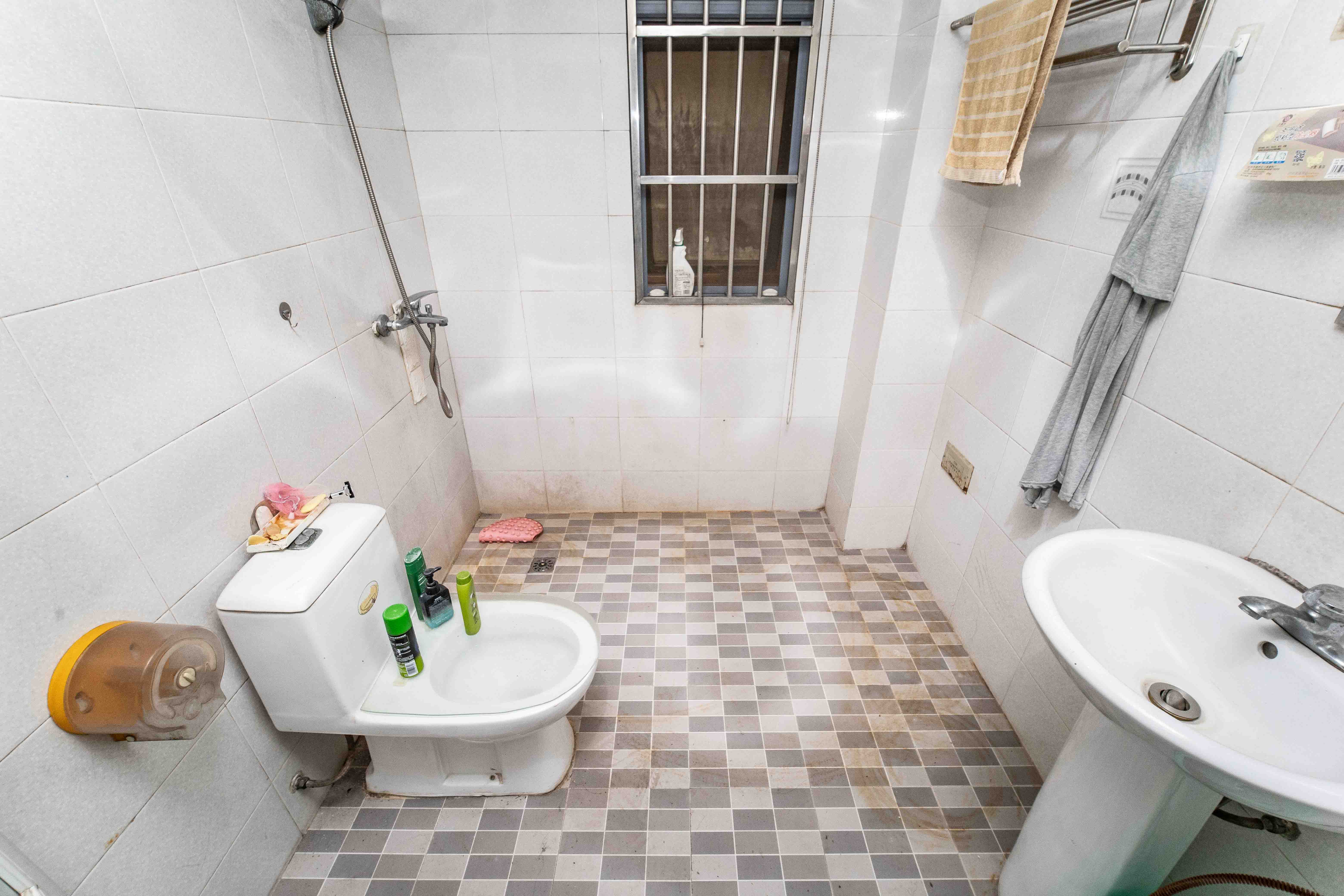 仁和香堤雅境 3室2厅2卫 90.0万 仁和香堤雅境 3室2厅2卫 90.0万卫生间