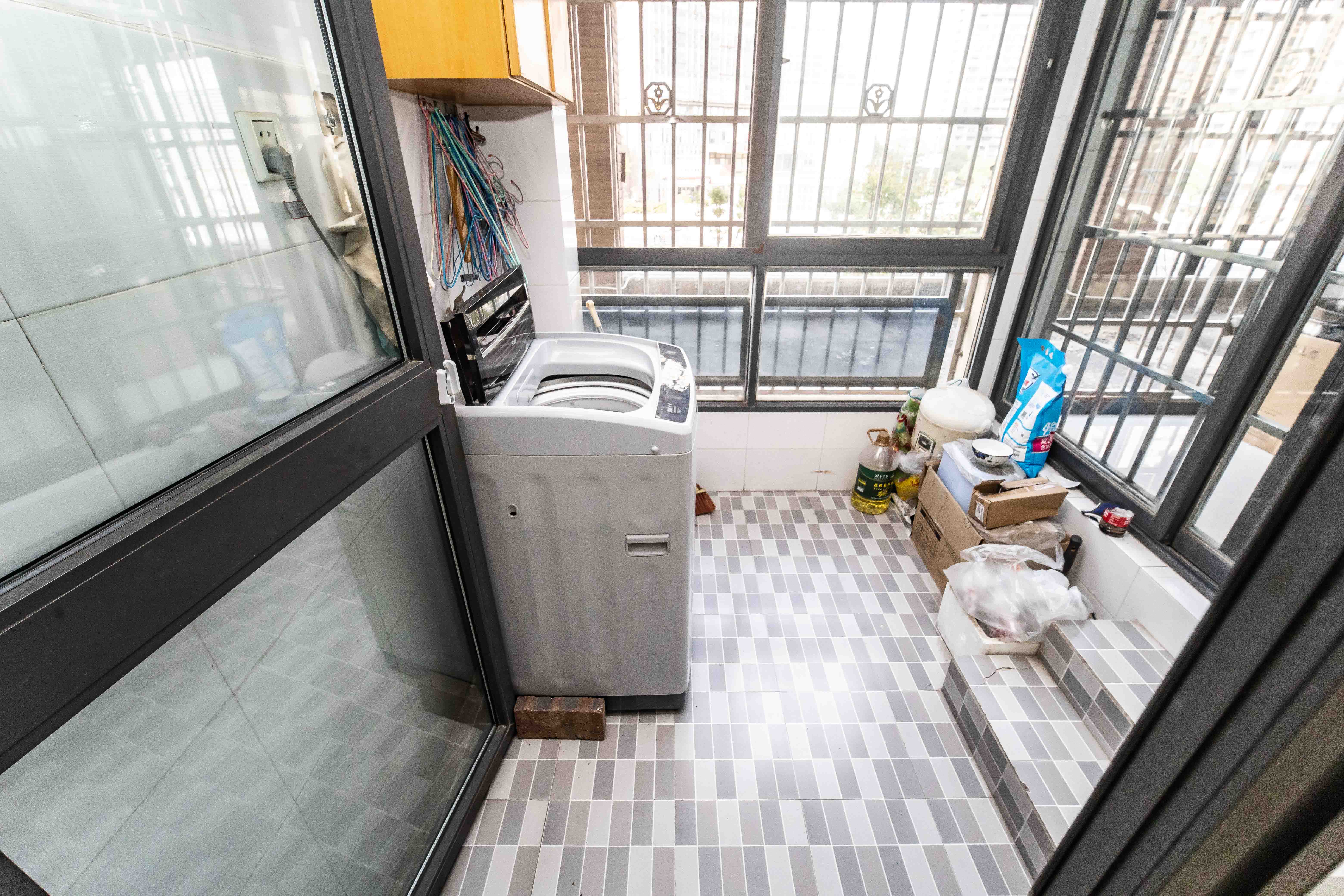 仁和香堤雅境 3室2厅2卫 90.0万 仁和香堤雅境 3室2厅2卫 90.0万阳台