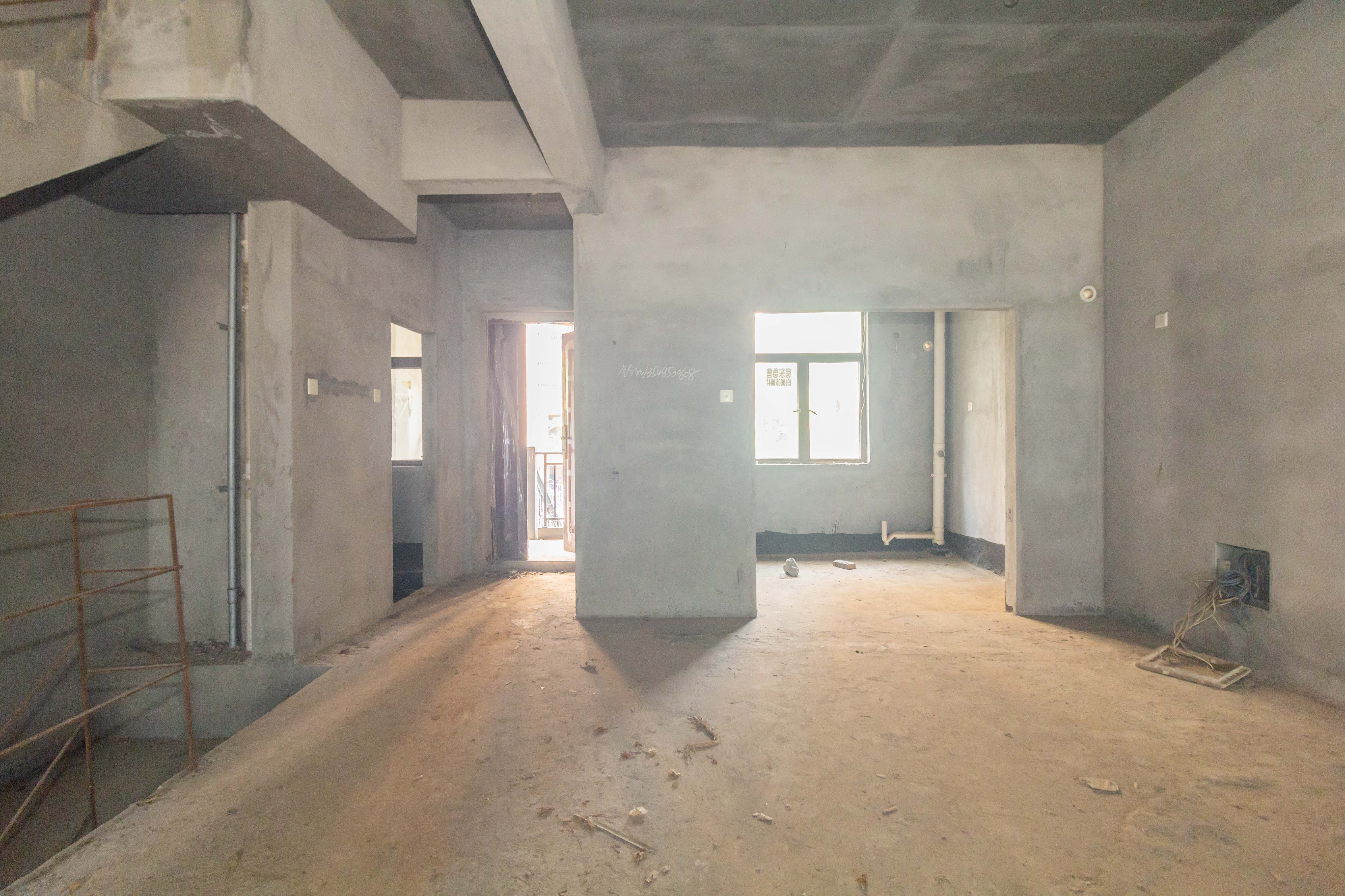 天园假日 4室2厅3卫 365.0万 天园假日 4室2厅3卫 365.0万客厅