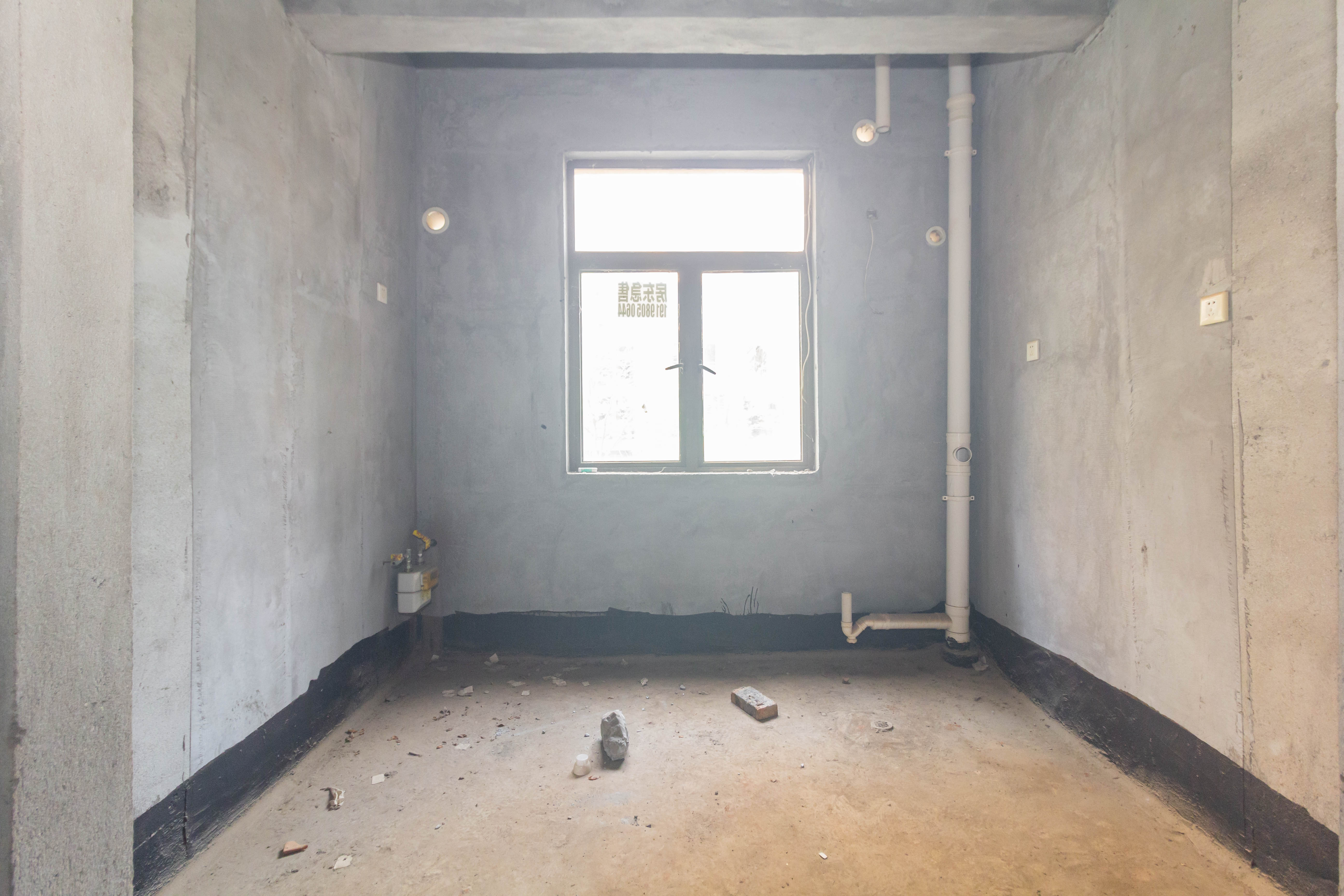 天园假日 4室2厅3卫 365.0万 天园假日 4室2厅3卫 365.0万厨房