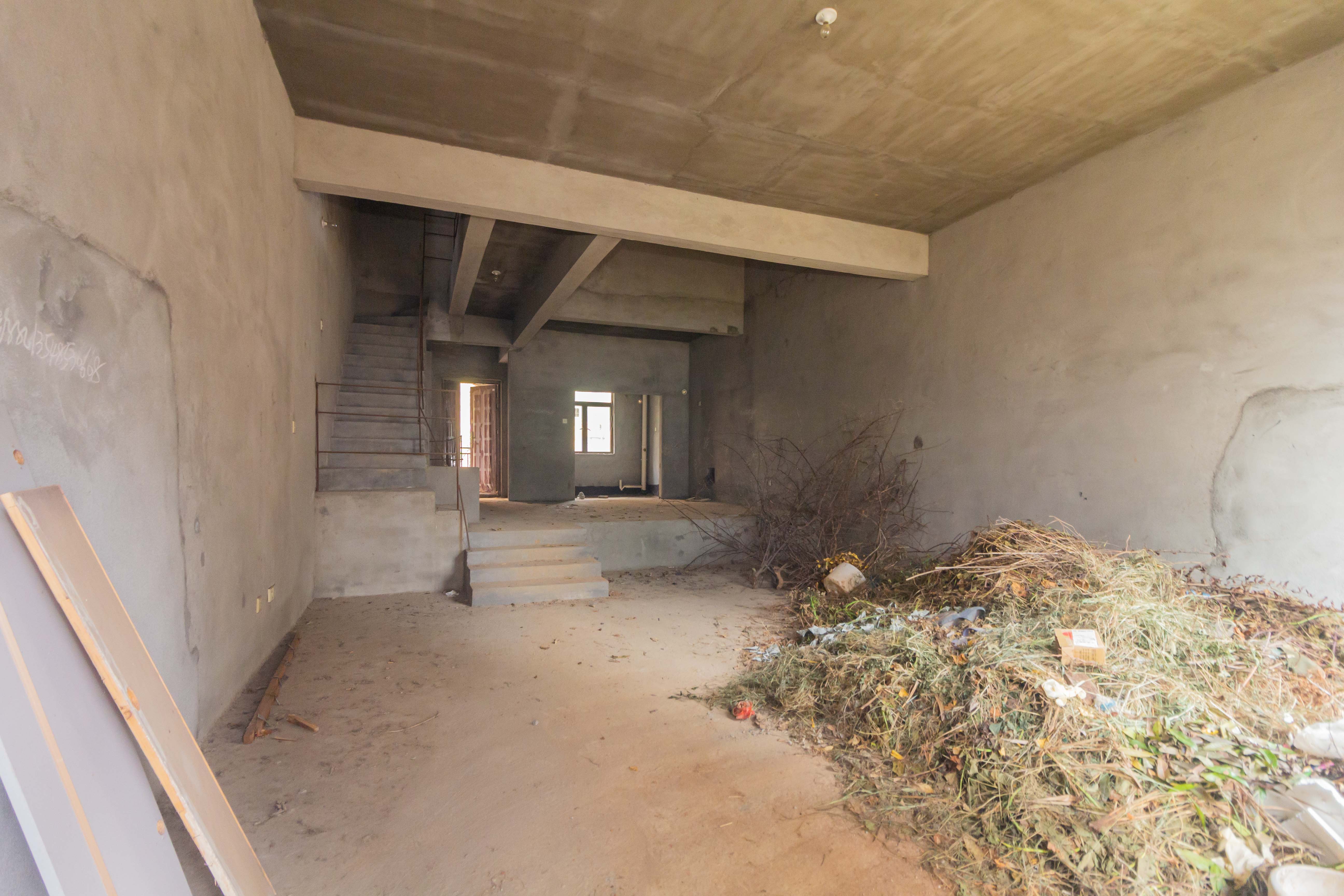 天园假日 4室2厅3卫 365.0万 天园假日 4室2厅3卫 365.0万客厅