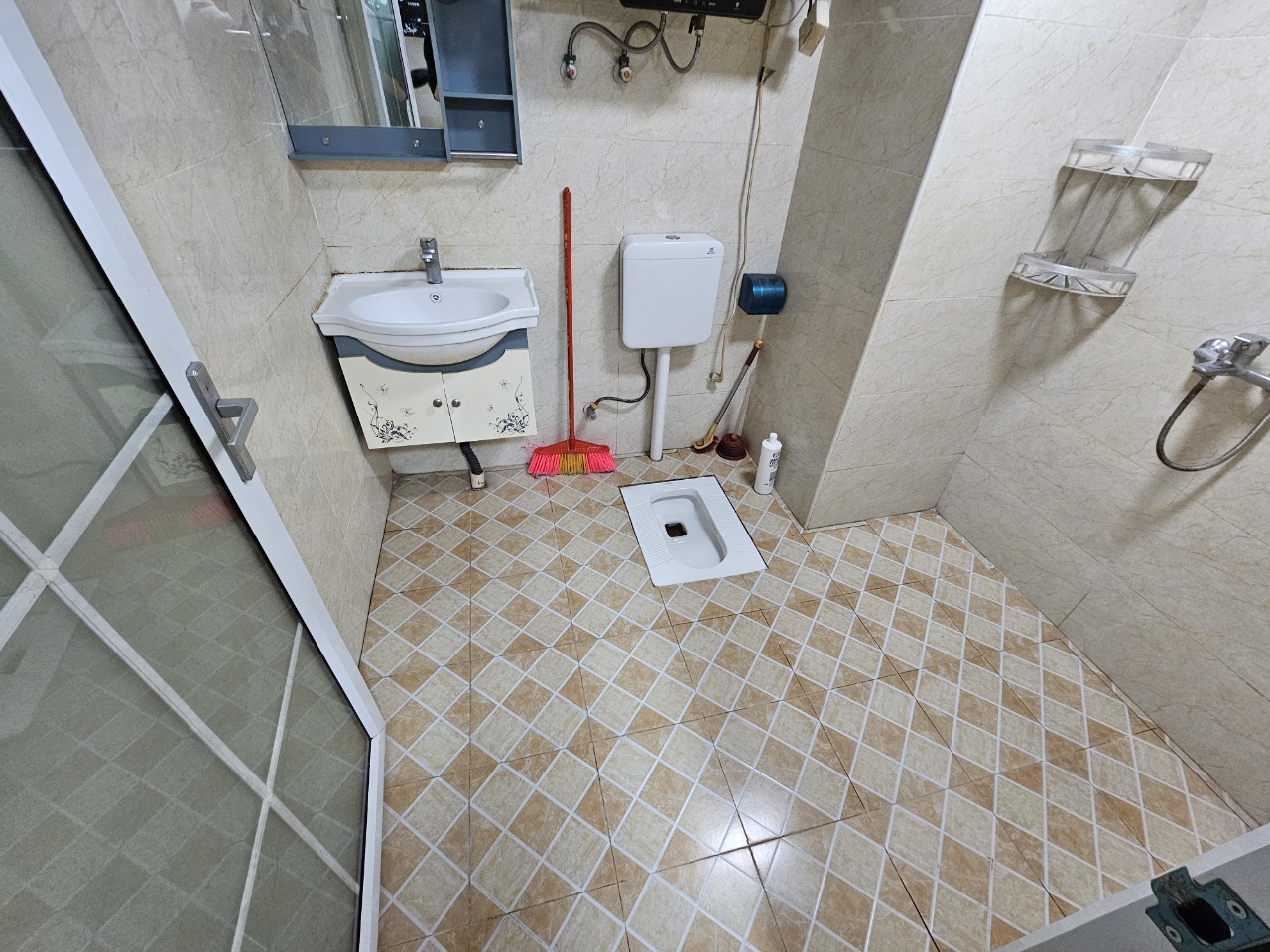 鑫远悦城(鑫远悦时代)  1室1厅1卫    1400.0元/月 鑫远悦城(鑫远悦时代)  1室1厅1卫    1400.0元/月室内图