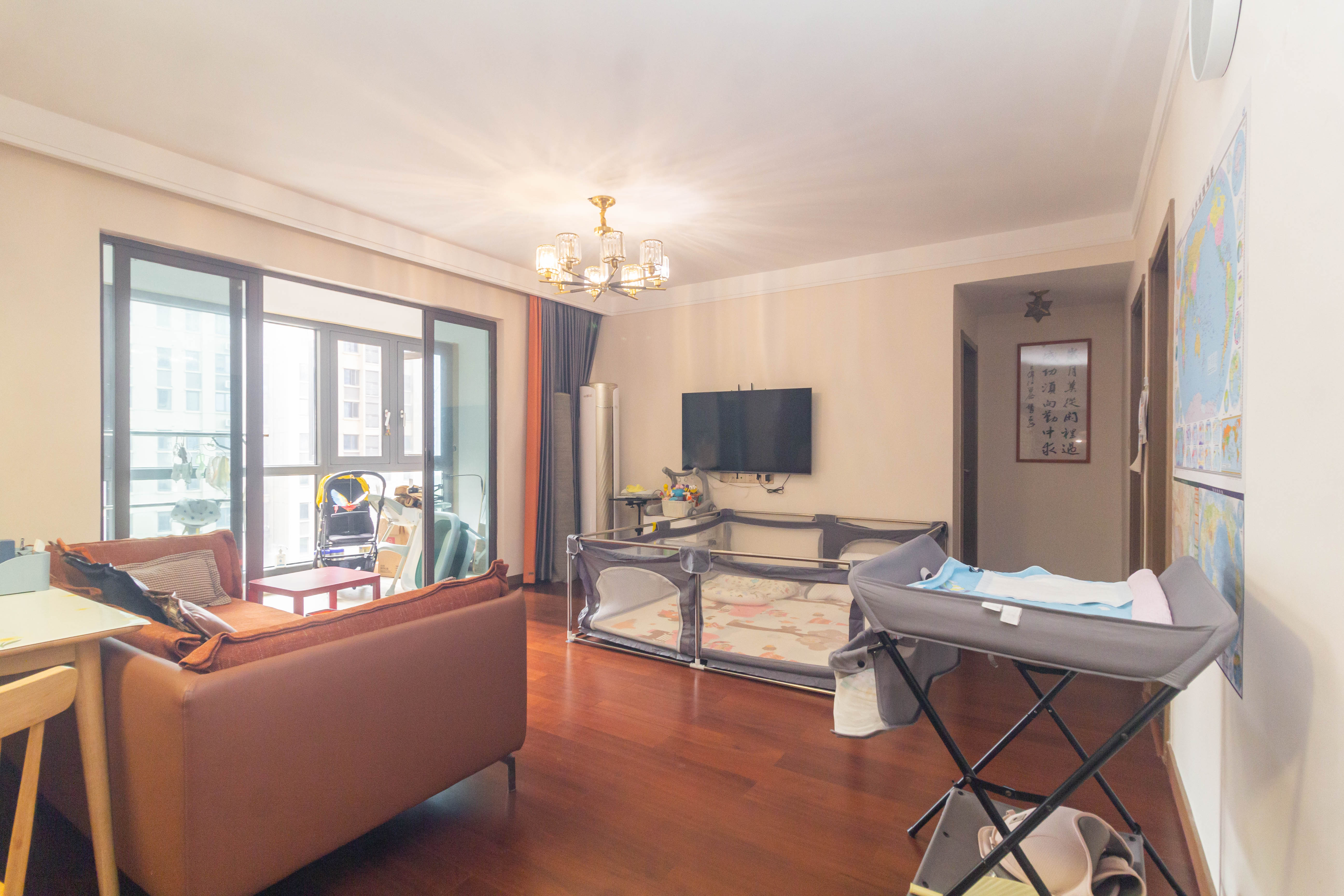 鑫苑芙蓉鑫家  3室2厅2卫    130.0万客厅