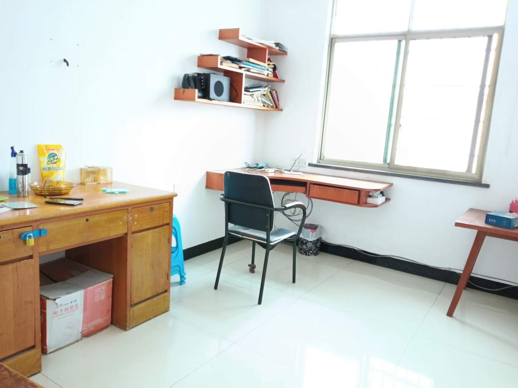 桃永小区  3室2厅2卫    1000.0元/月 桃永小区  3室2厅2卫    1000.0元/月室内图