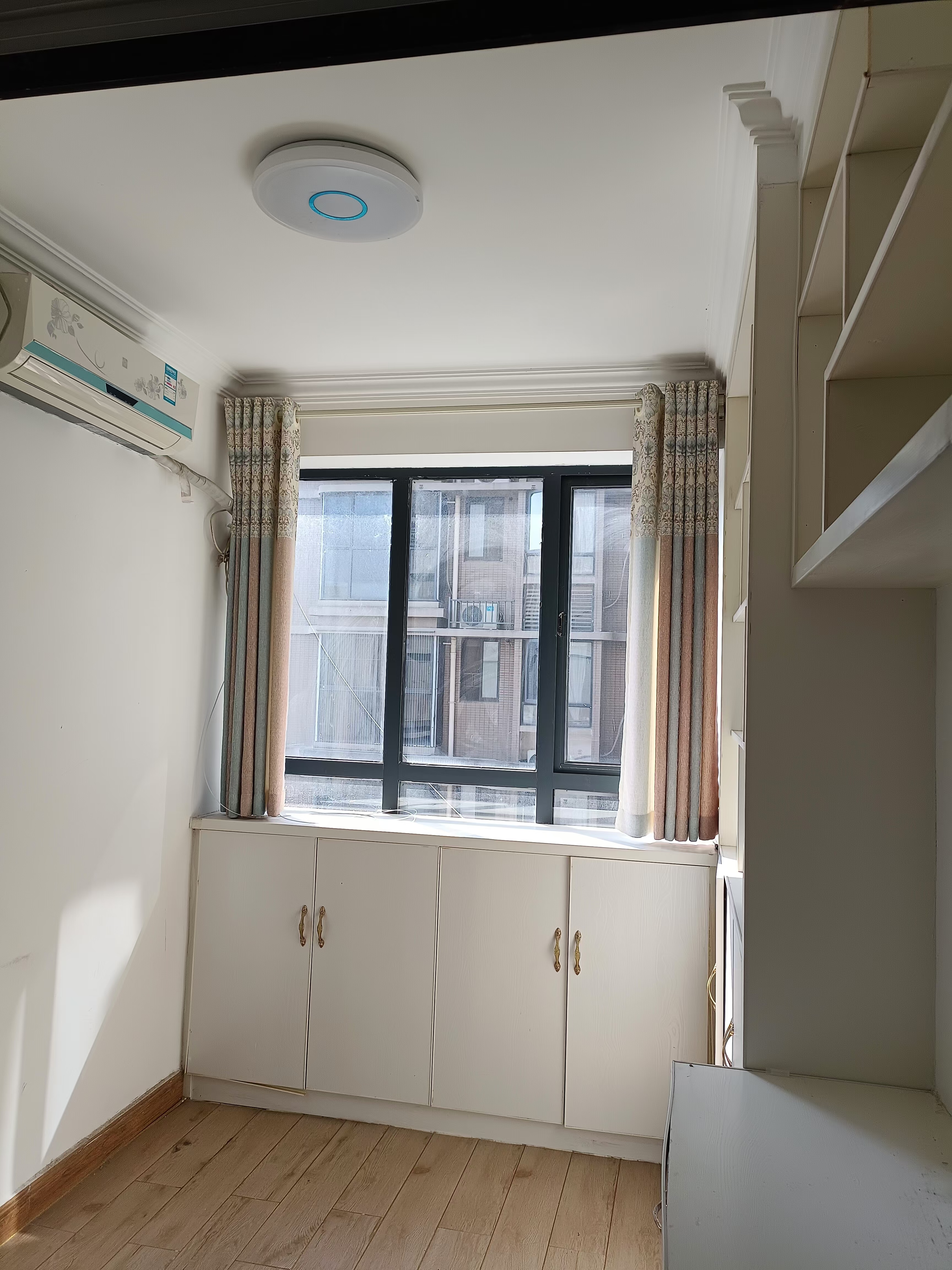 名家翡翠花园 4室2厅2卫 2400.0元/月 名家翡翠花园 4室2厅2卫 2400.0元/月室内图