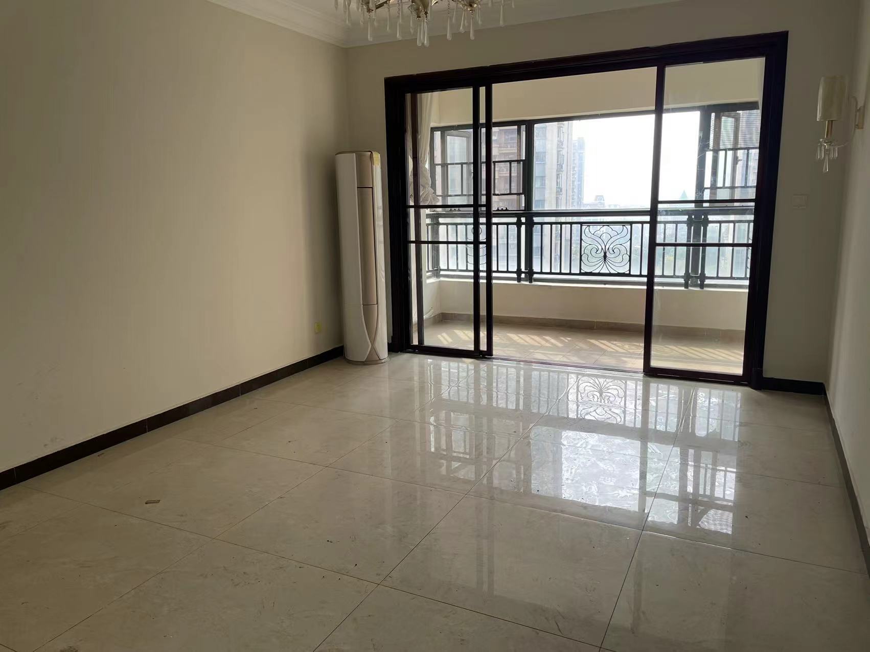 恒大华府 3室2厅2卫 1700.0元/月 恒大华府 3室2厅2卫 1700.0元/月室内图