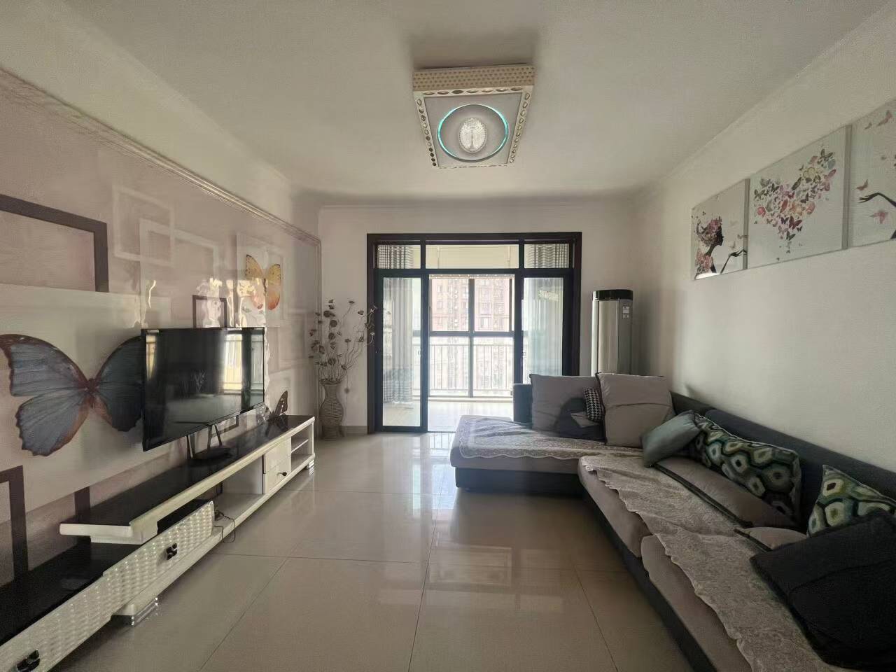 优山美地  2室2厅1卫    2400.0元/月 优山美地  2室2厅1卫    2400.0元/月室内图