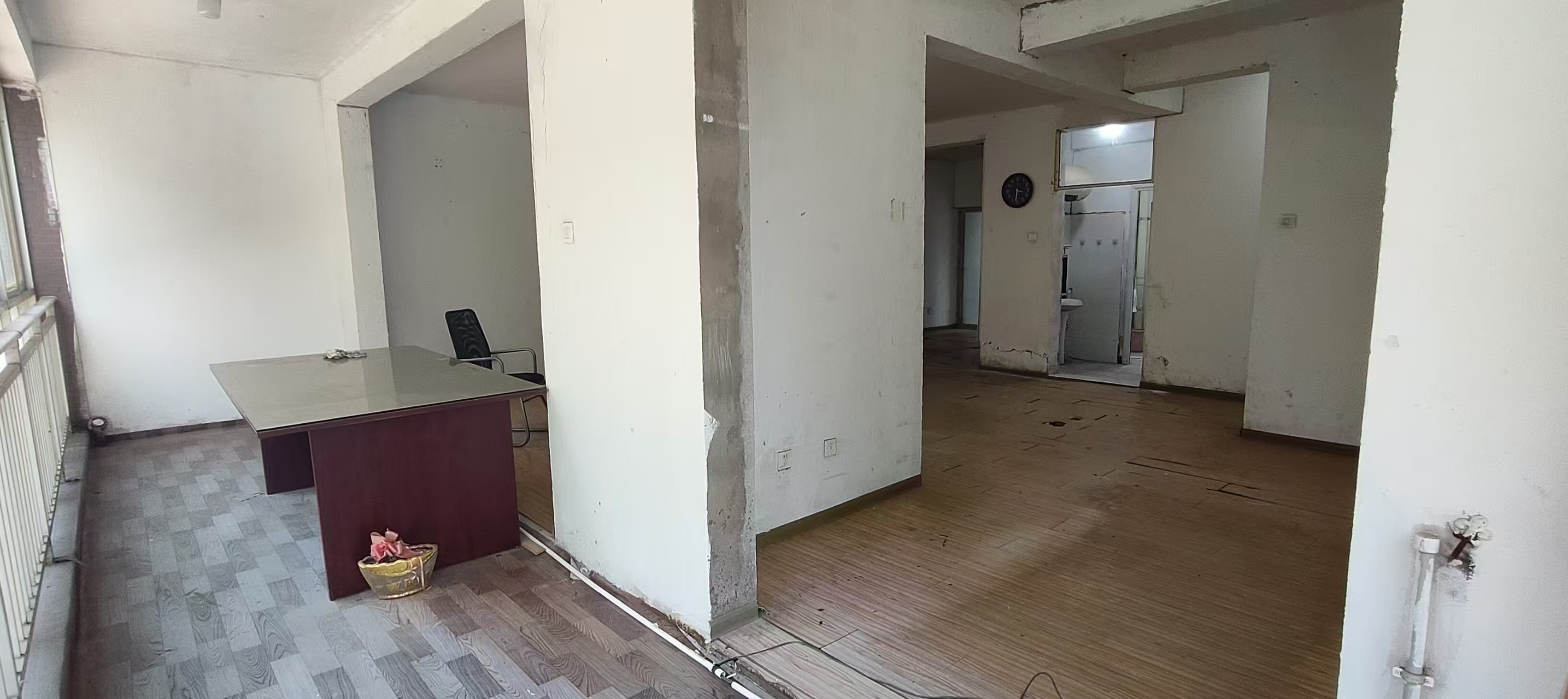 德泽苑  4室2厅2卫   2200.00元/月室内图