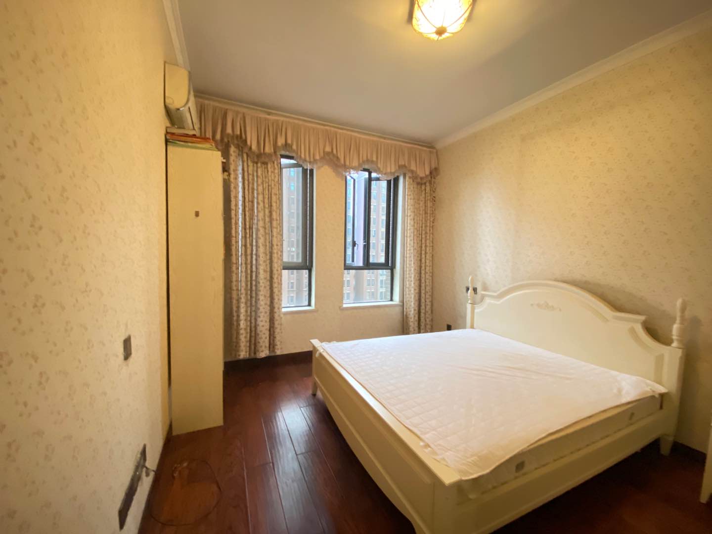 中隆国际御玺 4室2厅3卫 5200.0元/月 中隆国际御玺 4室2厅3卫 5200.0元/月室内图