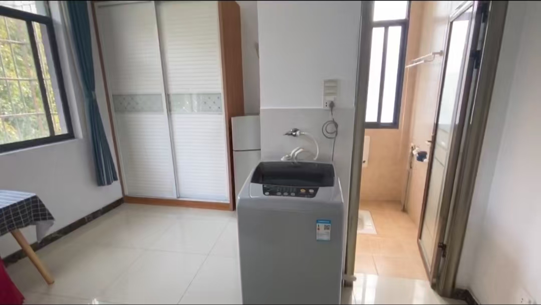 向东南路私房散盘 1室0厅0卫 1100.0元/月 向东南路私房散盘 1室0厅0卫 1100.0元/月室内图