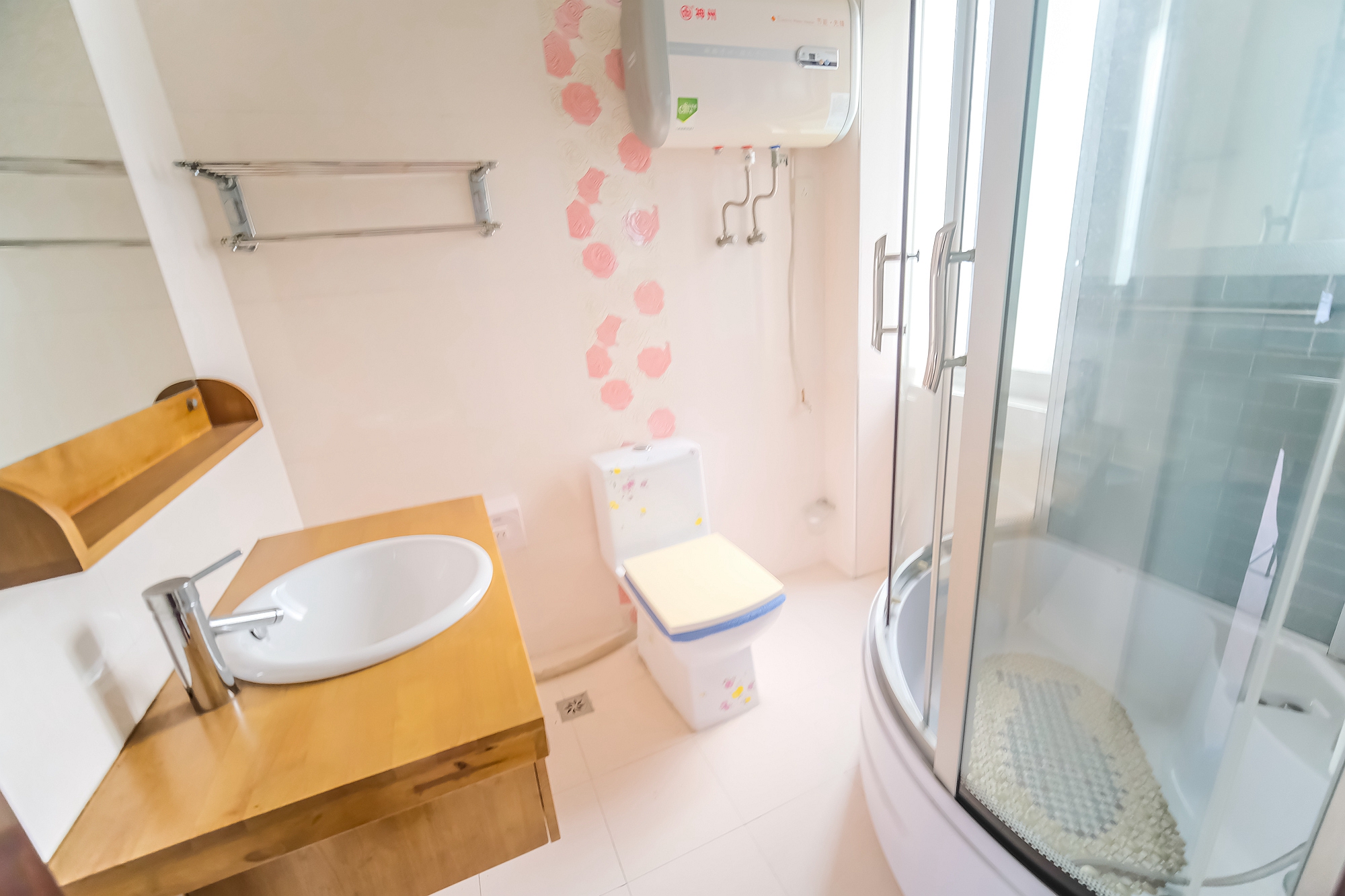 红树湾  3室2厅2卫    65.0万 红树湾  3室2厅2卫    65.0万卫生间