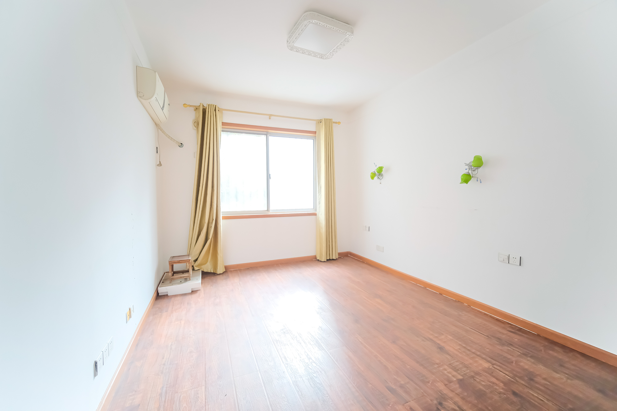 红树湾  3室2厅2卫    65.0万 红树湾  3室2厅2卫    65.0万卧室