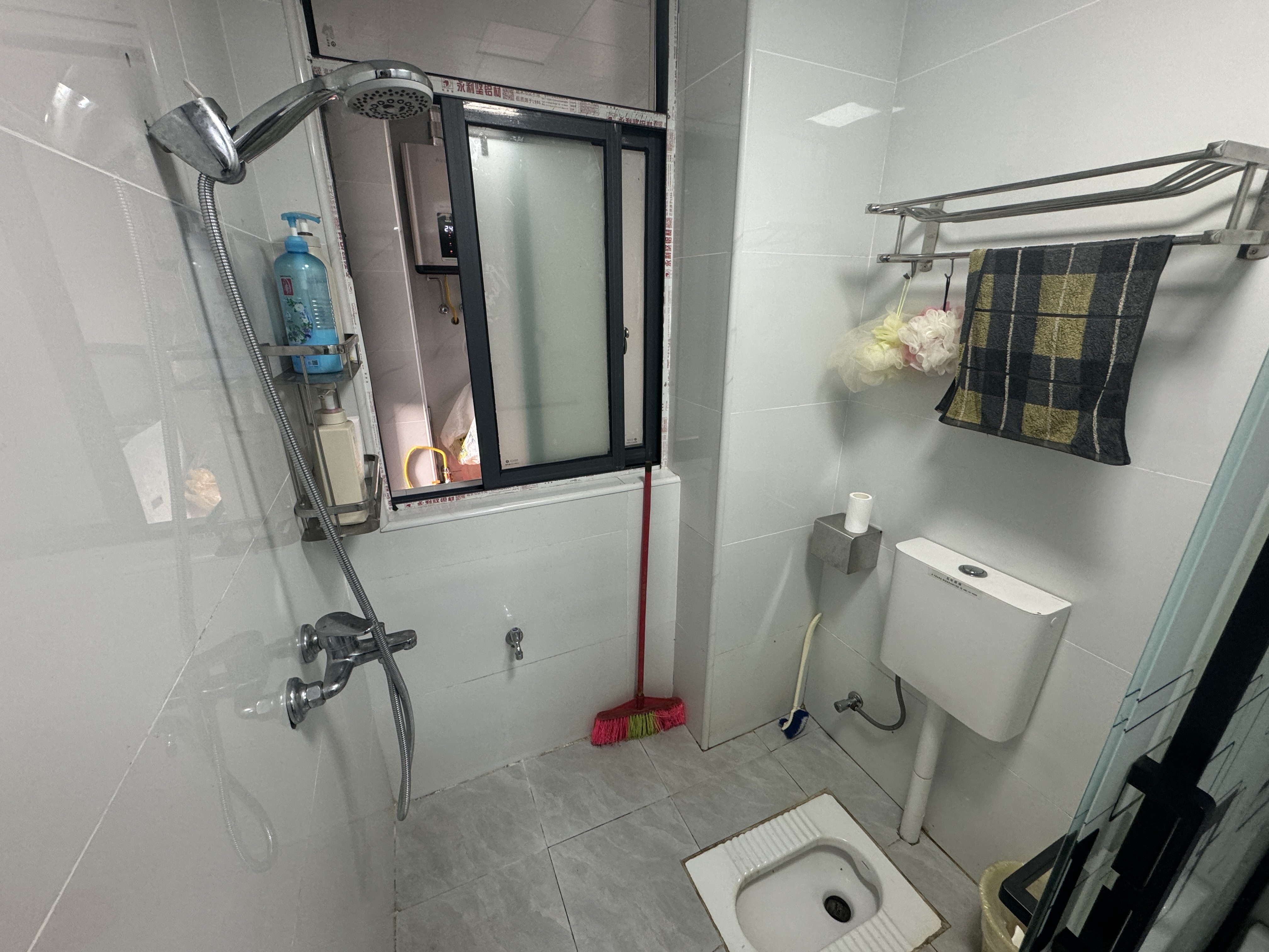 互助小区 3室2厅1卫 1100.0元/月 互助小区 3室2厅1卫 1100.0元/月室内图