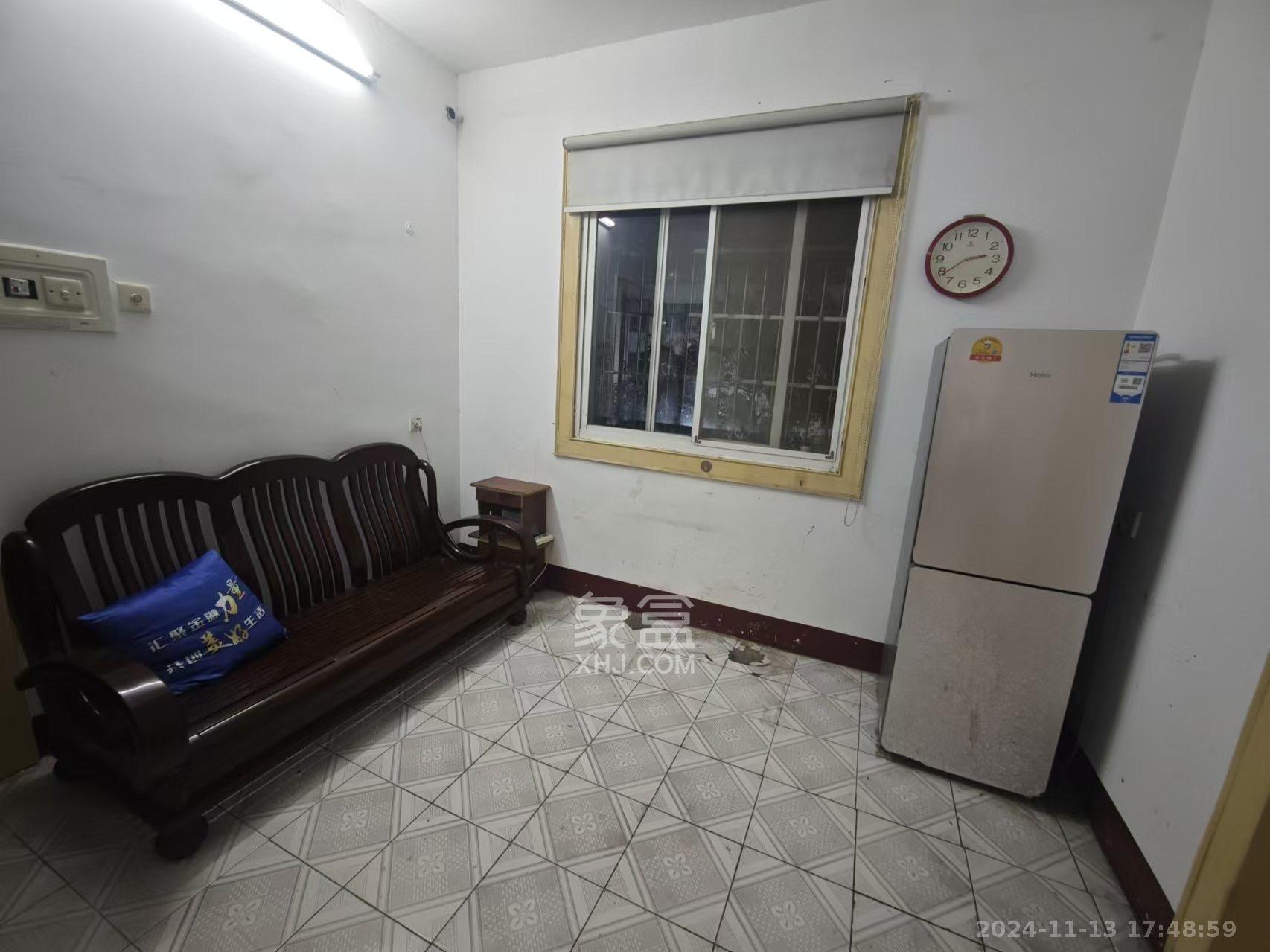 湖南大学红叶楼  2室2厅1卫    2300.0元/月 湖南大学红叶楼  2室2厅1卫    2300.0元/月室内图