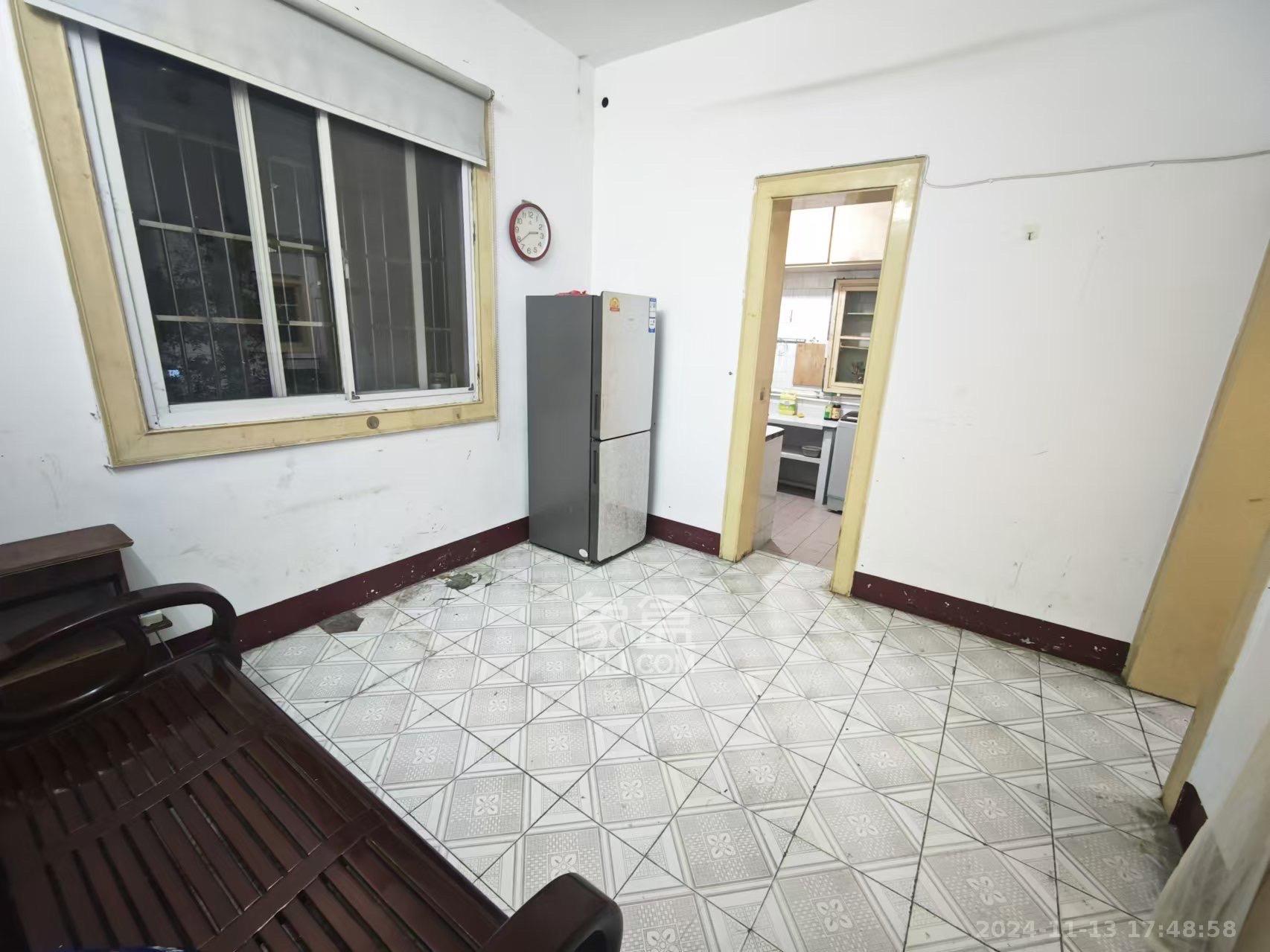 湖南大学红叶楼  2室2厅1卫    2300.0元/月 湖南大学红叶楼  2室2厅1卫    2300.0元/月室内图