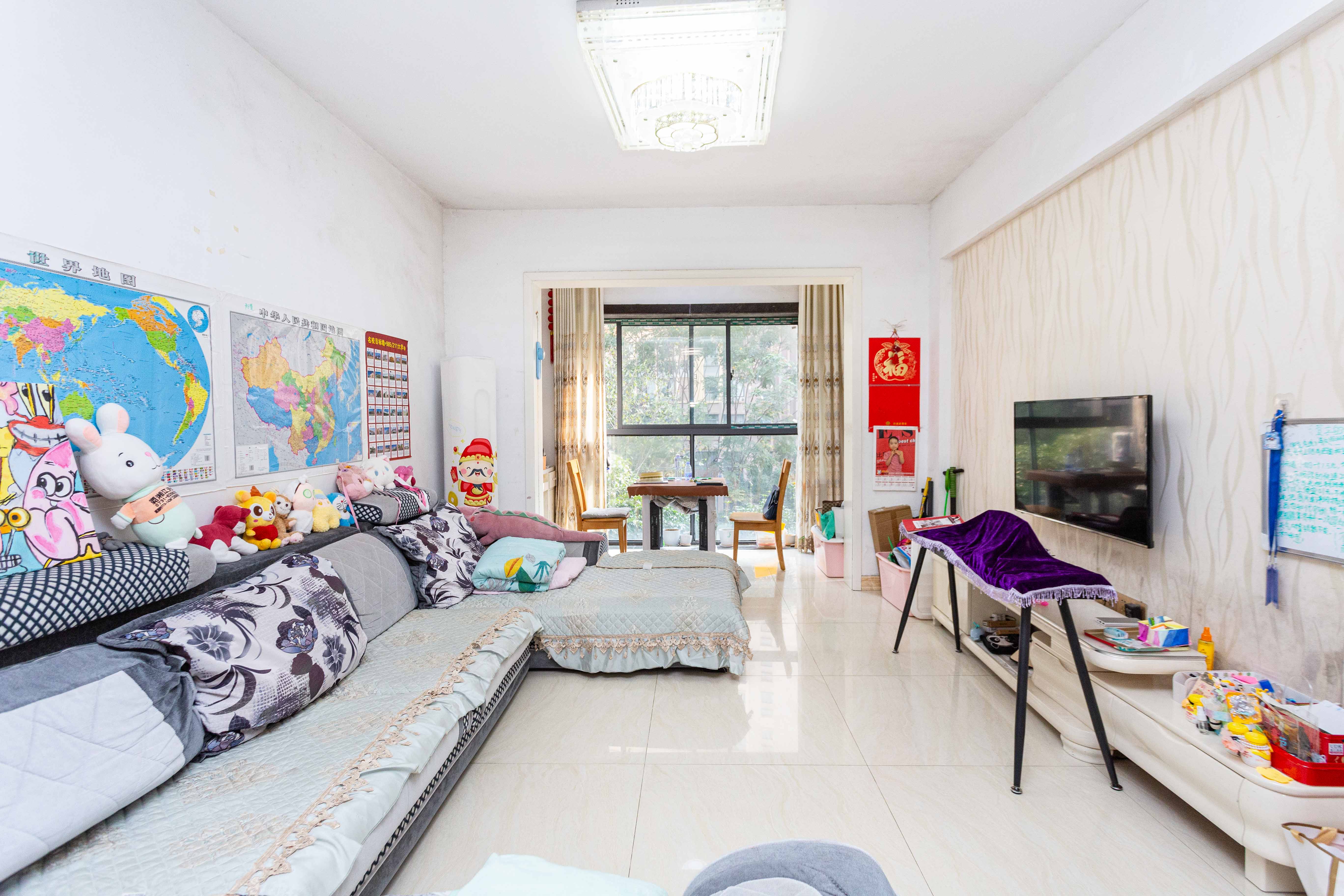 勤诚达新界 3室2厅1卫 77.0万 勤诚达新界 3室2厅1卫 77.0万客厅