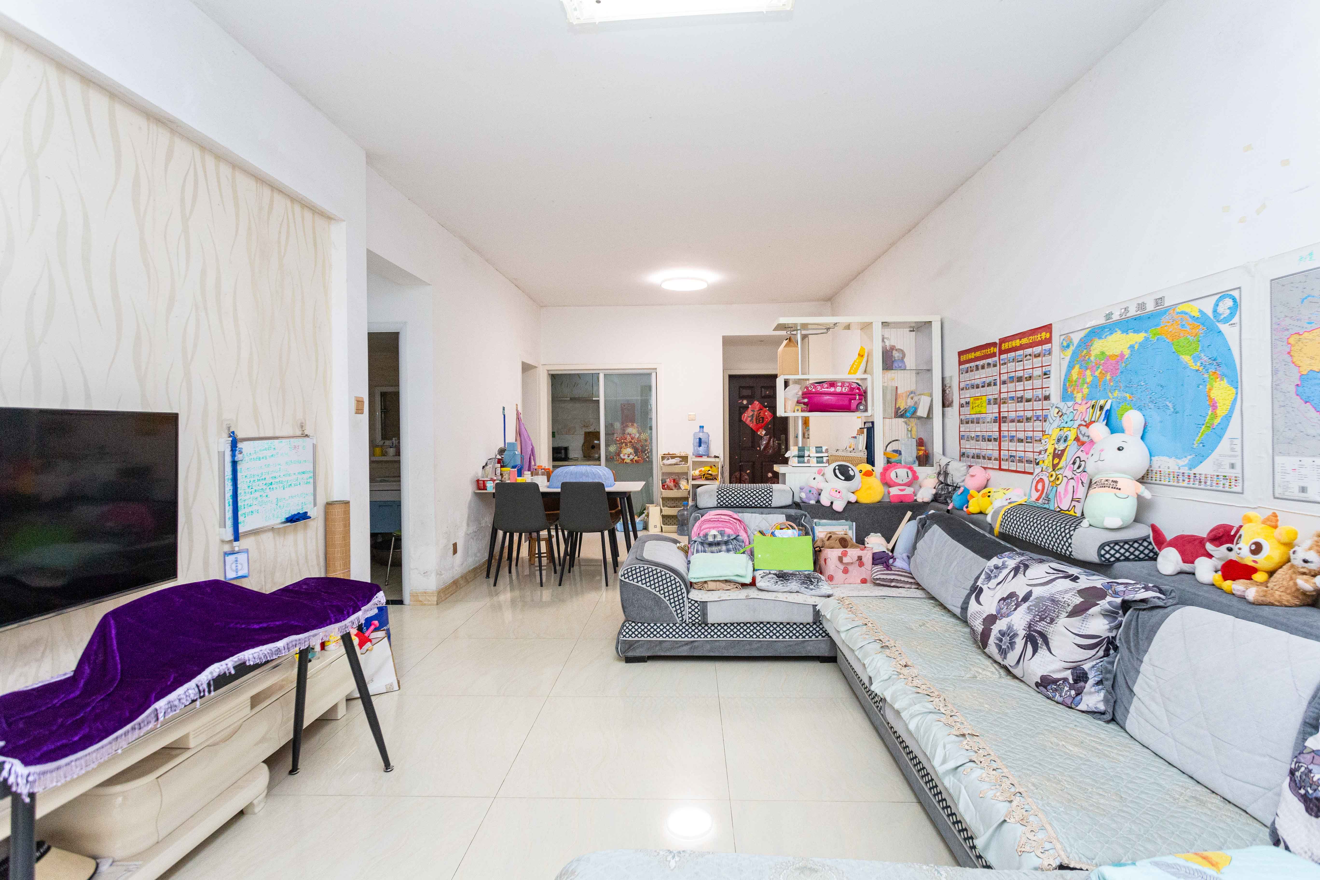 勤诚达新界 3室2厅1卫 77.0万 勤诚达新界 3室2厅1卫 77.0万客厅