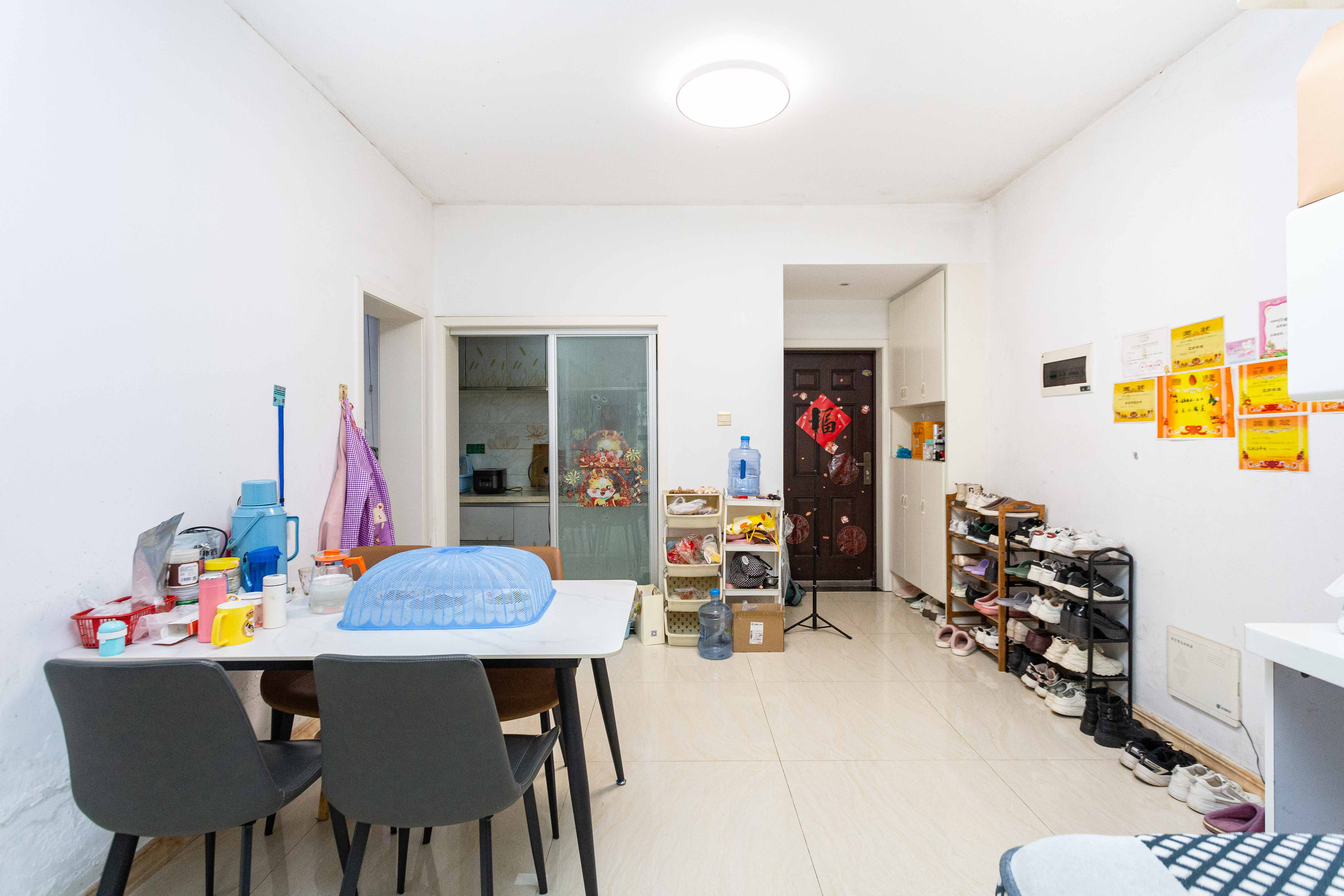 勤诚达新界 3室2厅1卫 77.0万 勤诚达新界 3室2厅1卫 77.0万客厅