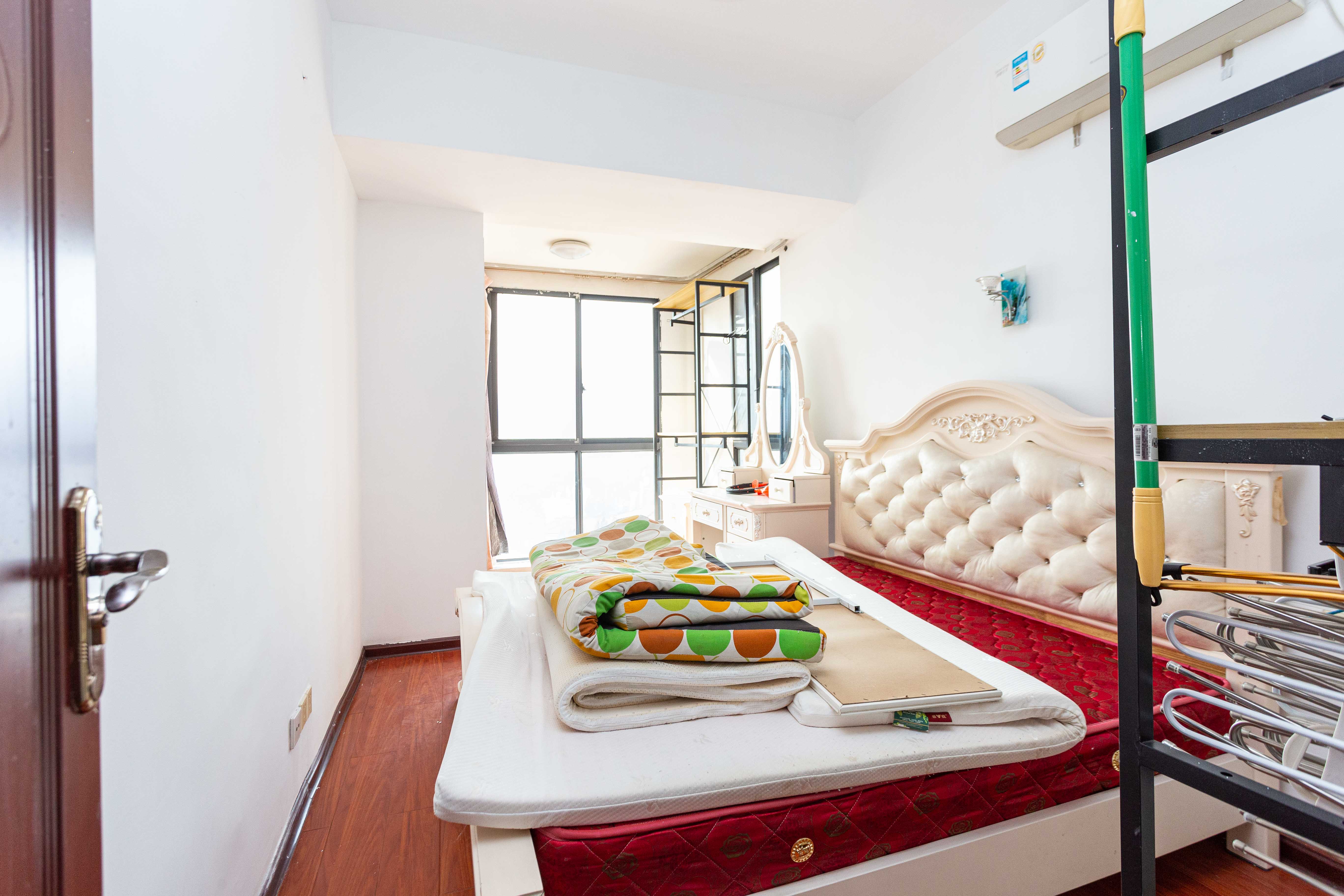 勤诚达新界 3室2厅1卫 69.0万 勤诚达新界 3室2厅1卫 69.0万卧室