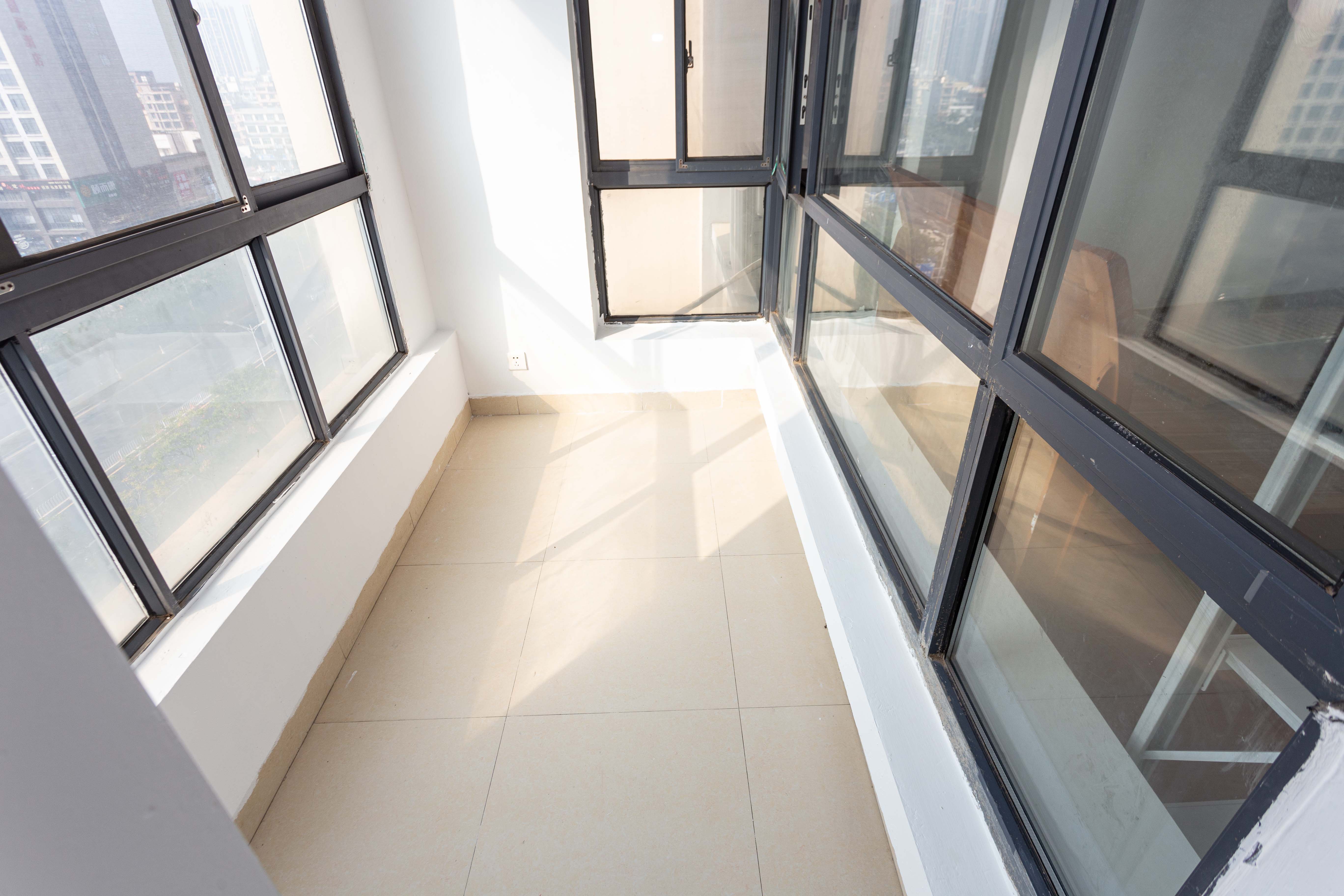 勤诚达新界 3室2厅1卫 69.0万 勤诚达新界 3室2厅1卫 69.0万阳台