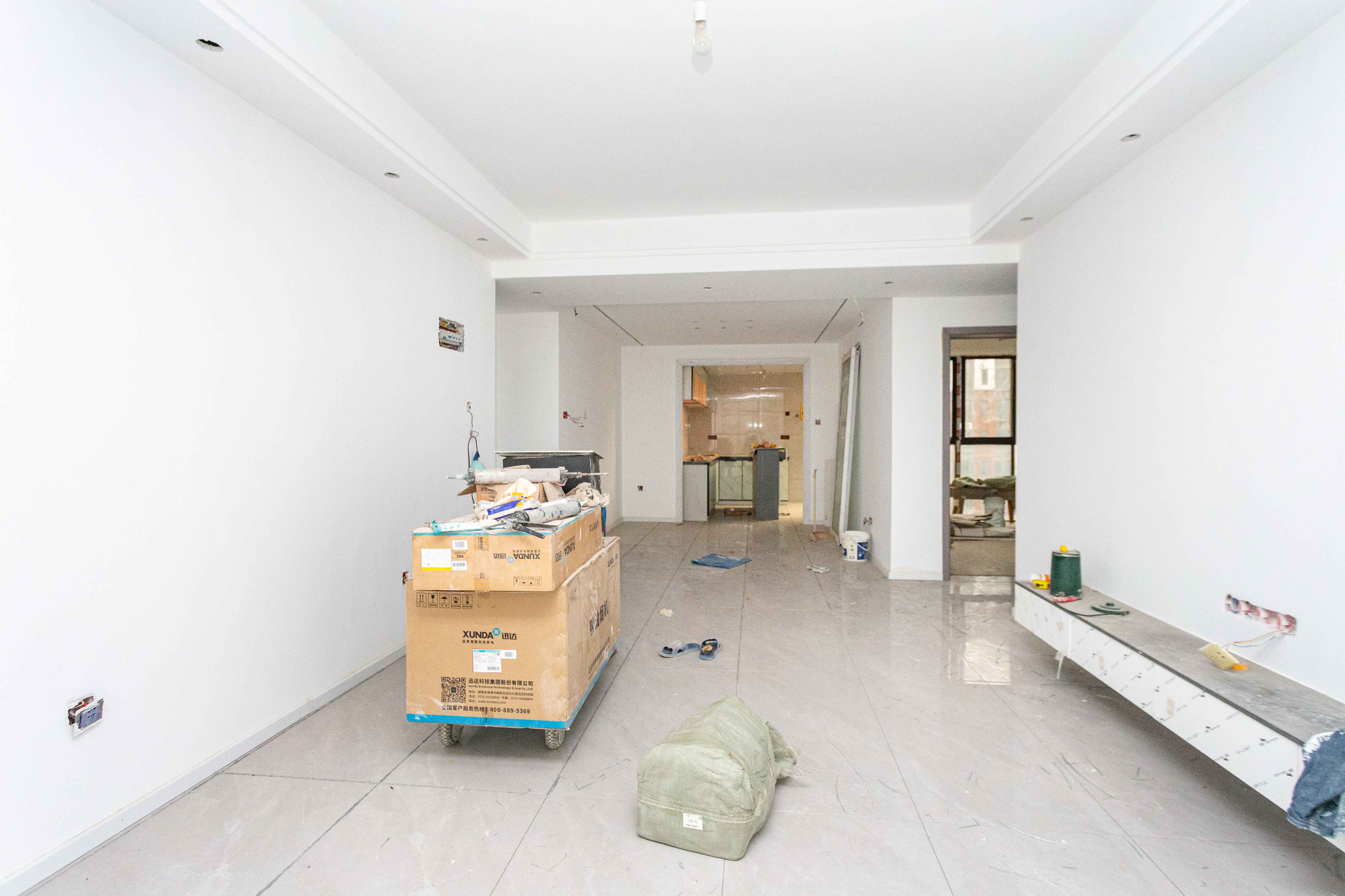 乾源国际  3室2厅2卫    75.0万客厅