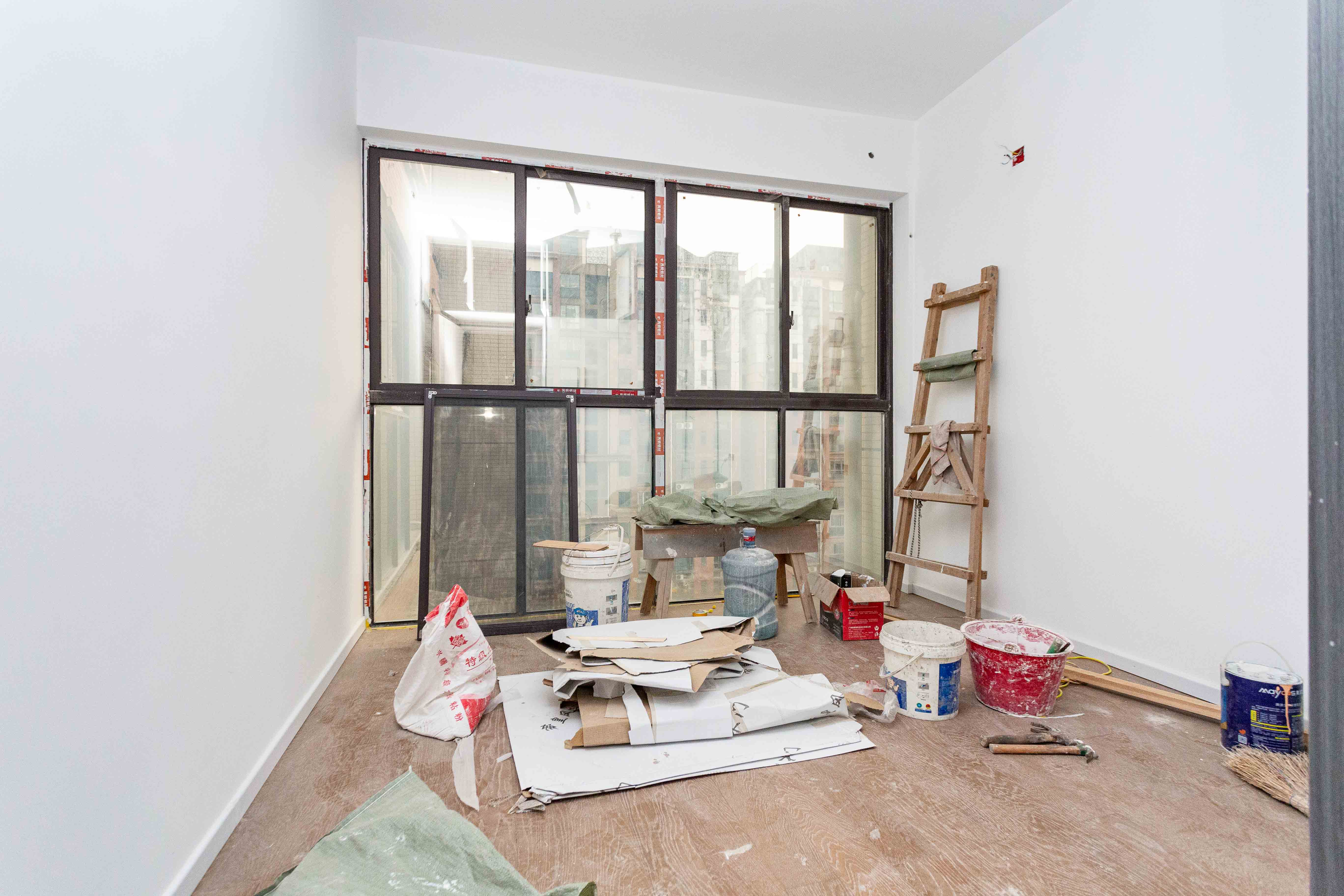 乾源国际  3室2厅2卫    75.0万卧室