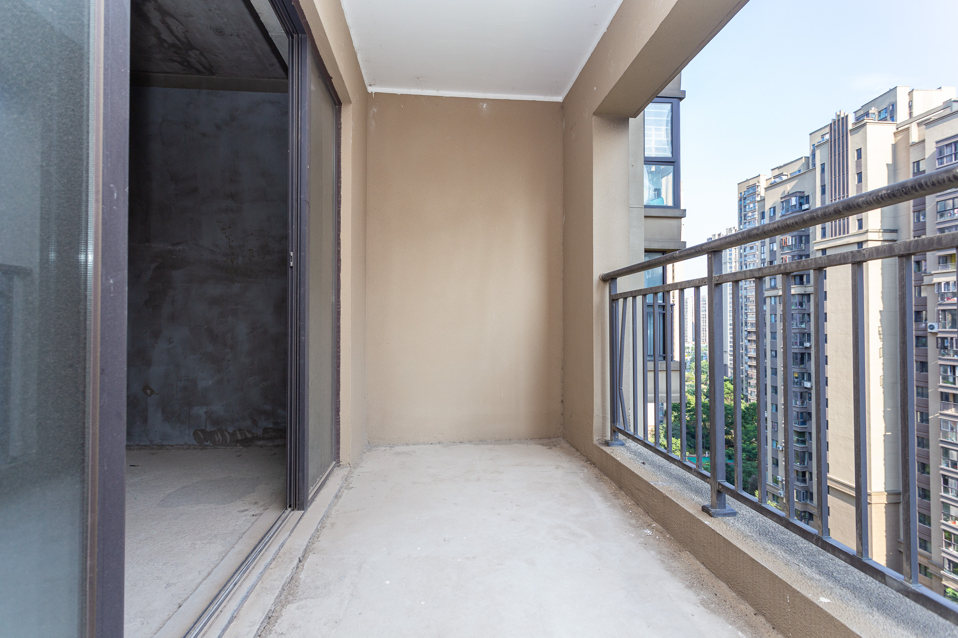 勤诚达境界城  4室2厅2卫    126.0万 勤诚达境界城  4室2厅2卫    126.0万阳台