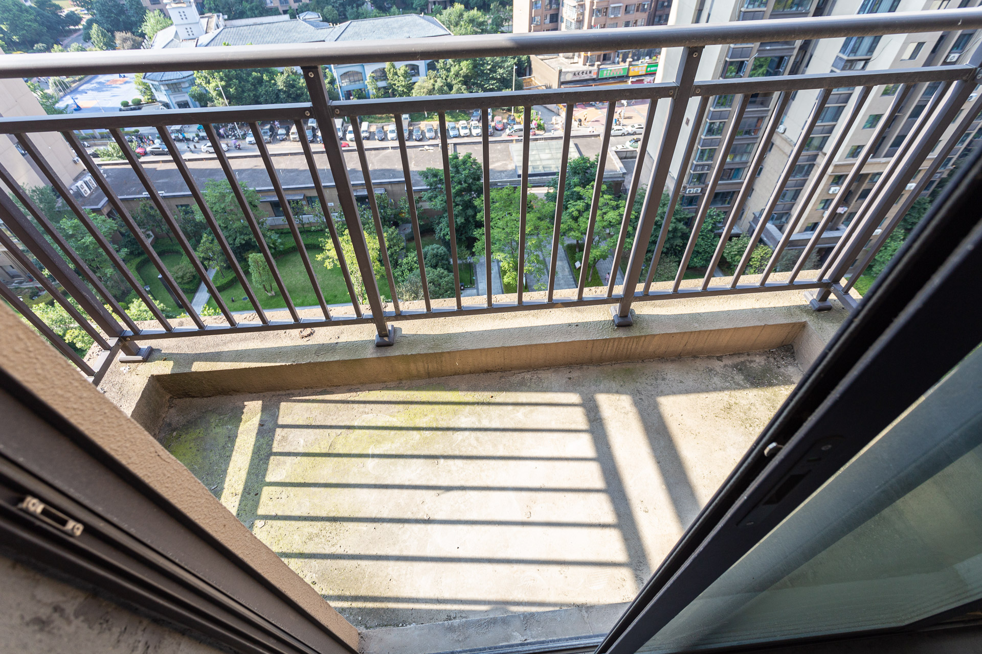 勤诚达境界城  4室2厅2卫    126.0万 勤诚达境界城  4室2厅2卫    126.0万阳台