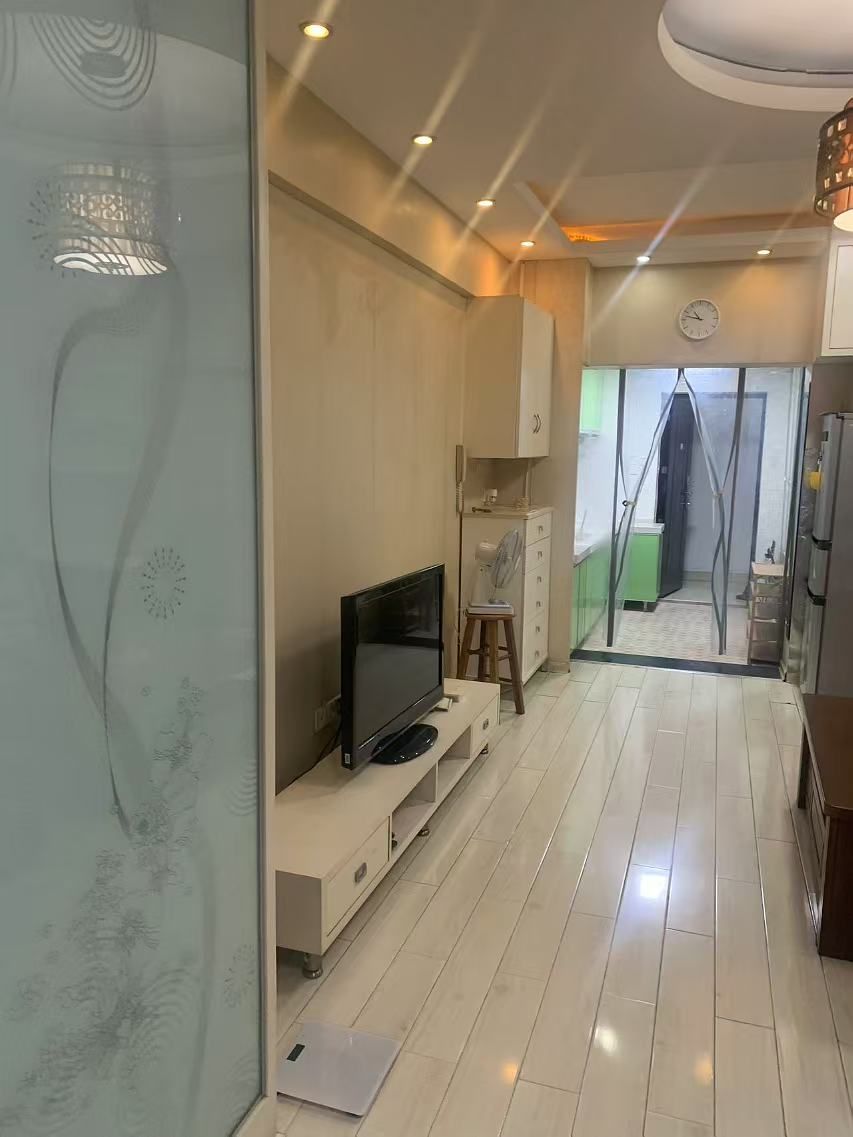 摩天一号 1室1厅1卫 2200.0元/月 摩天一号 1室1厅1卫 2200.0元/月室内图