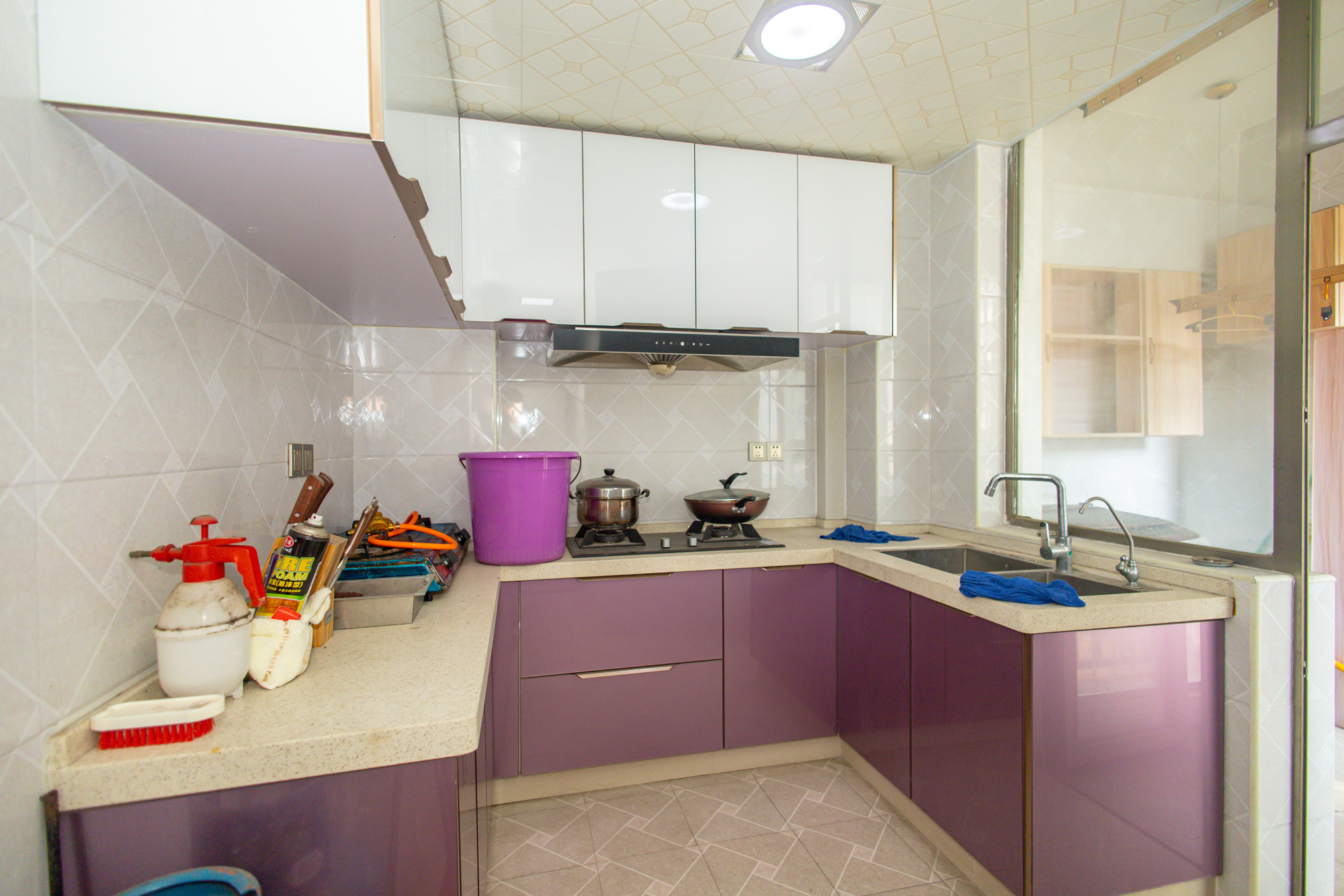 卧龙居国际村 6室3厅3卫 160.0万 卧龙居国际村 6室3厅3卫 160.0万厨房