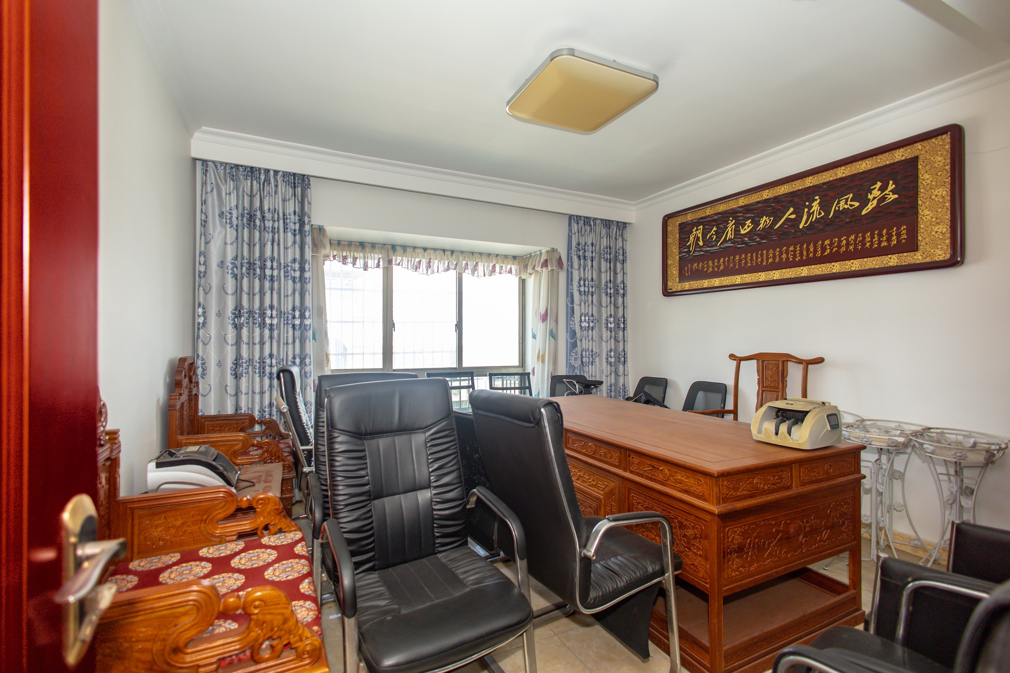 卧龙居国际村 6室3厅3卫 160.0万 卧龙居国际村 6室3厅3卫 160.0万卧室