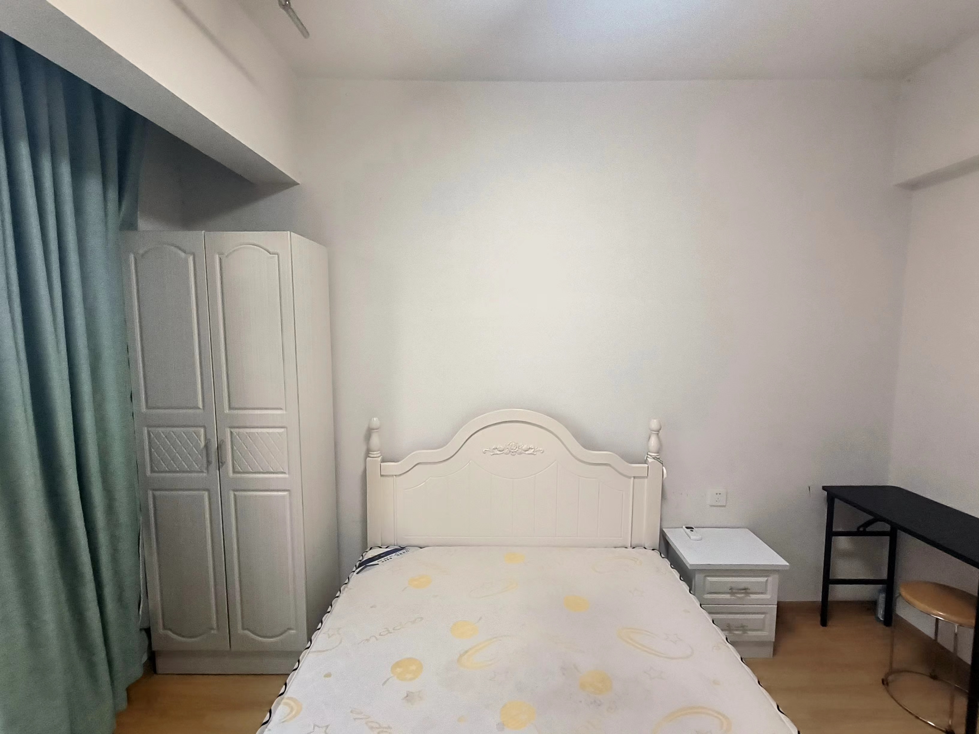 米兰春天  1室2厅1卫    1000.0元/月室内图