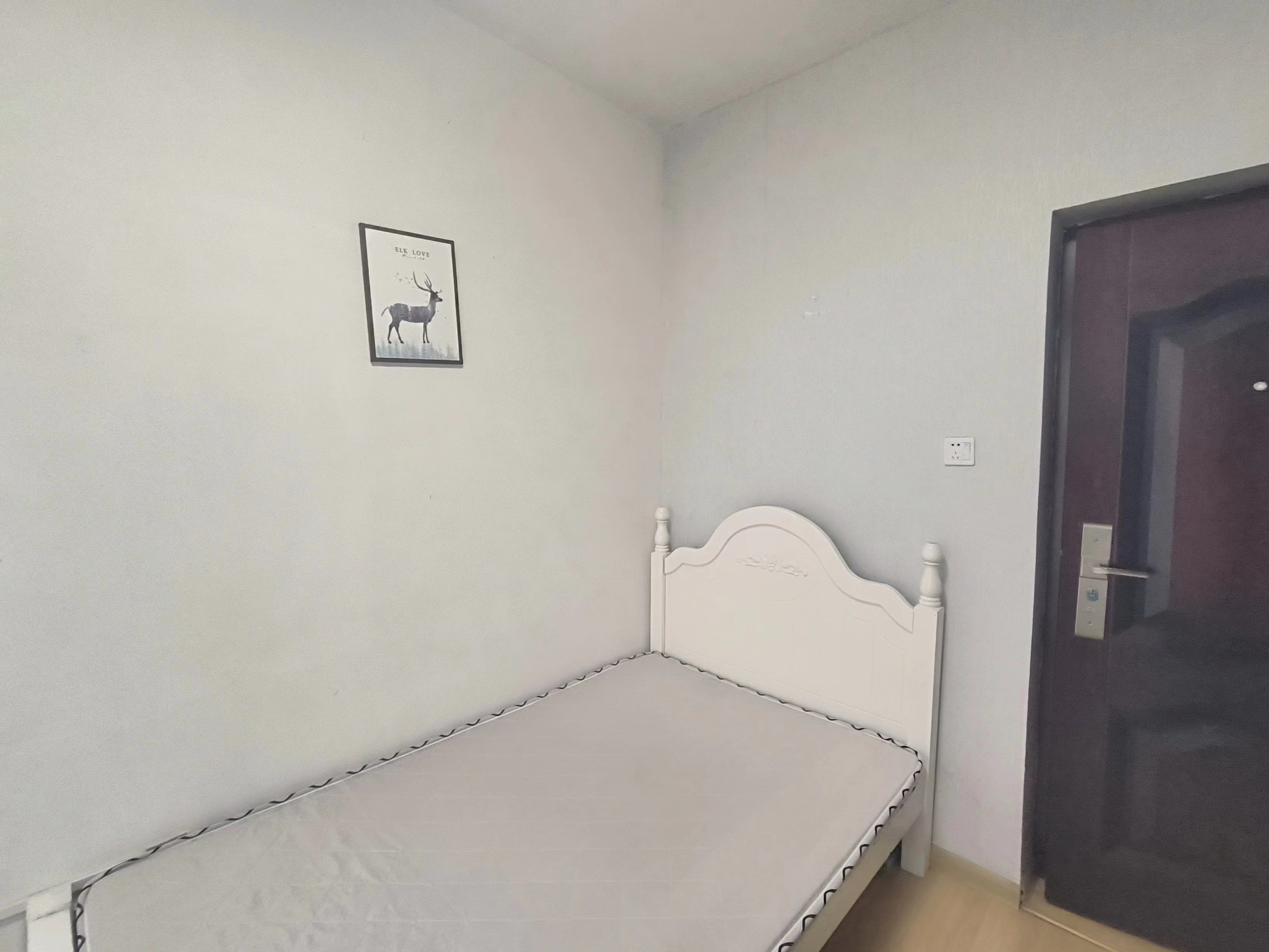 米兰春天  1室2厅1卫    1000.0元/月室内图