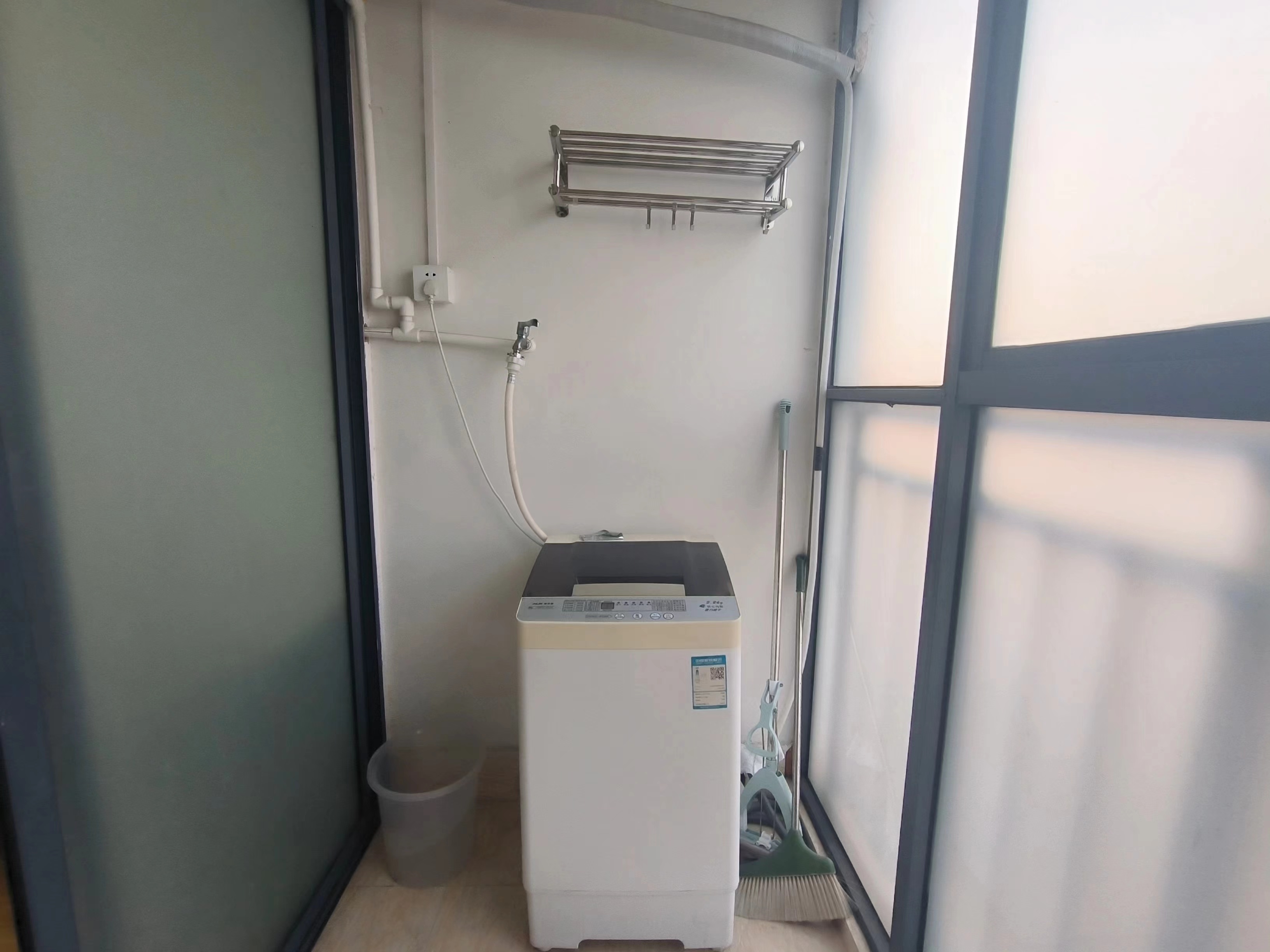 米兰春天  1室2厅1卫    1000.0元/月室内图