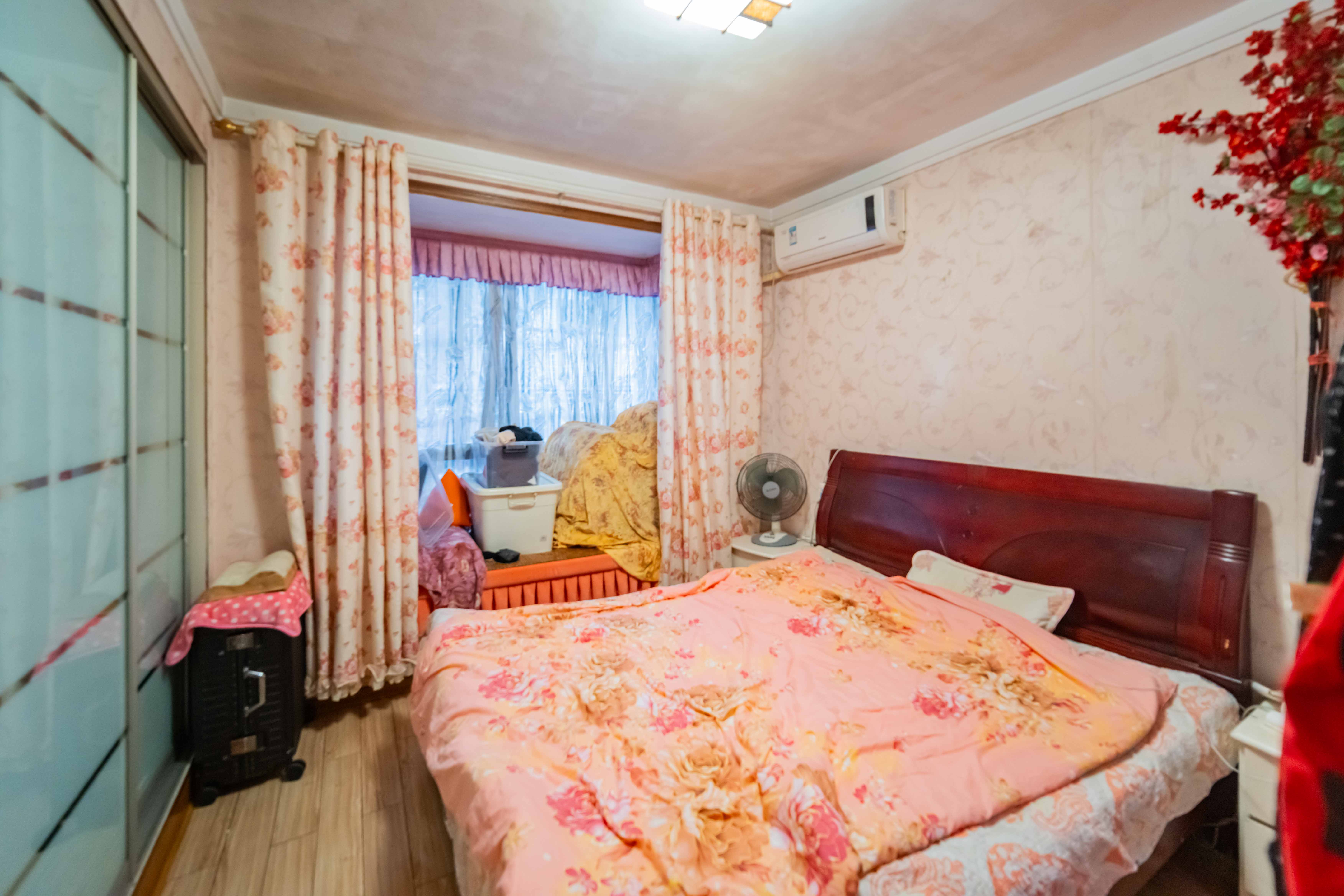新星小区  2室1厅1卫   56.00万客厅