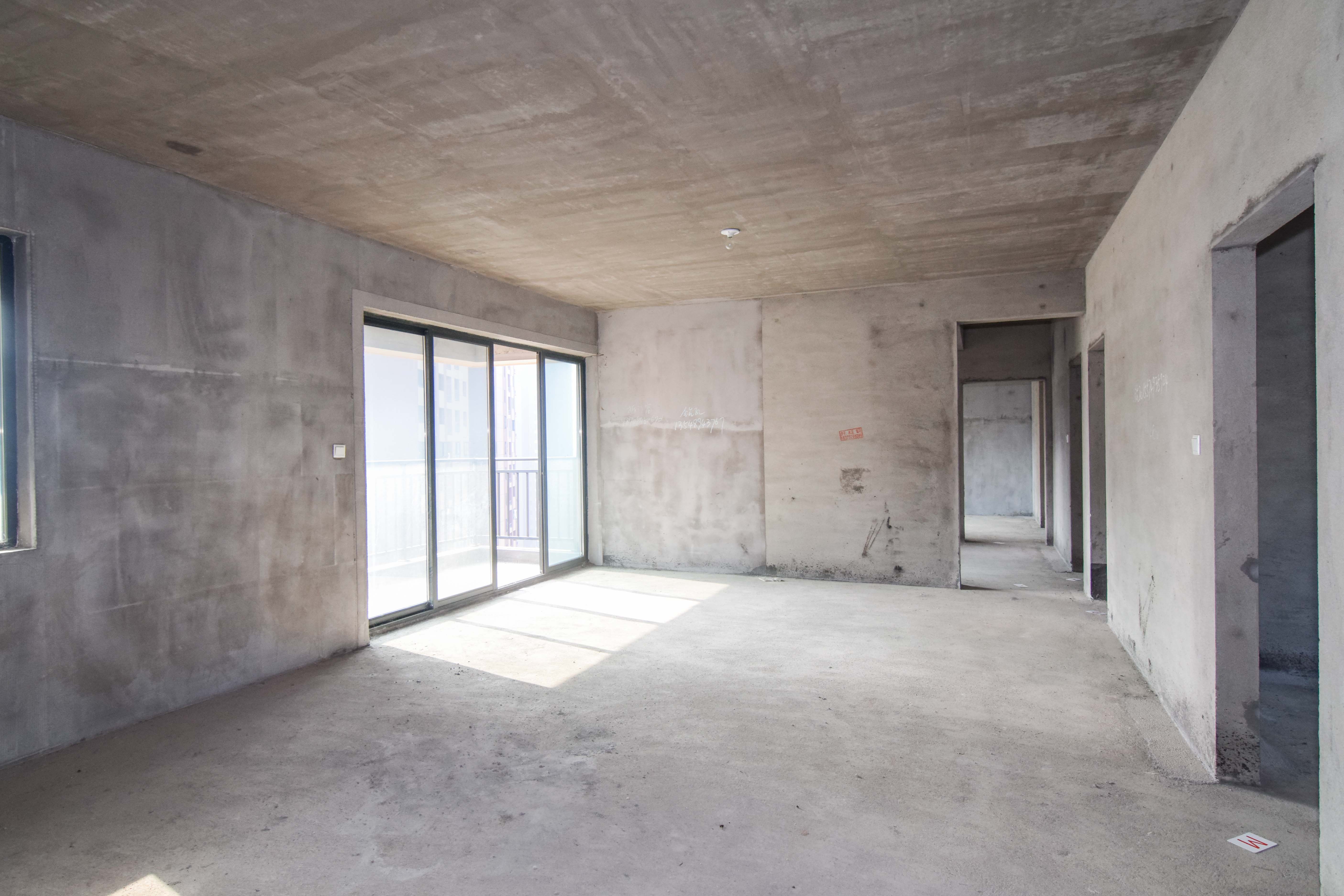 凯尔花缇紫郡  4室2厅2卫    90.0万 凯尔花缇紫郡  4室2厅2卫    90.0万客厅