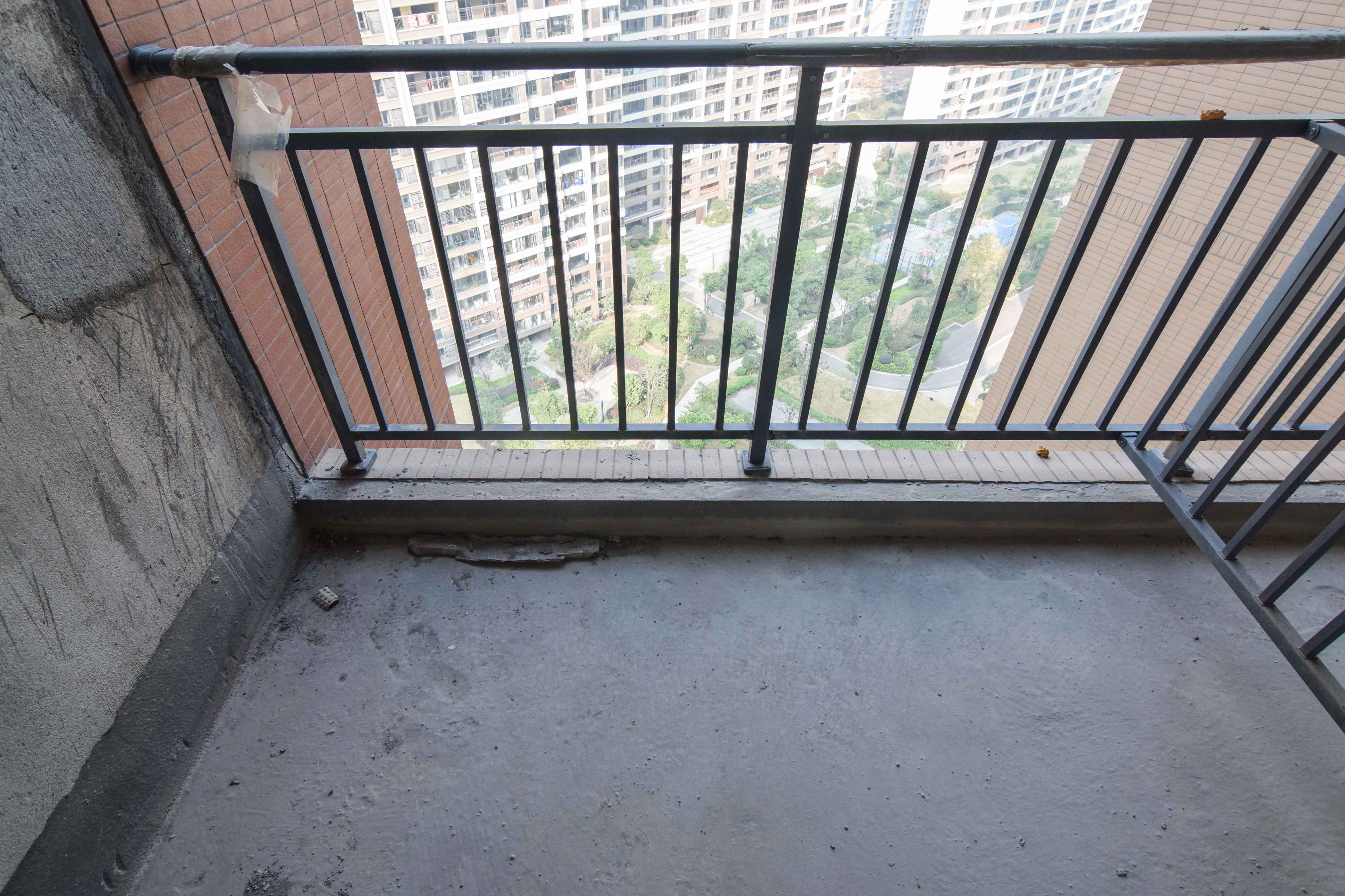 凯尔花缇紫郡  4室2厅2卫    90.0万 凯尔花缇紫郡  4室2厅2卫    90.0万阳台