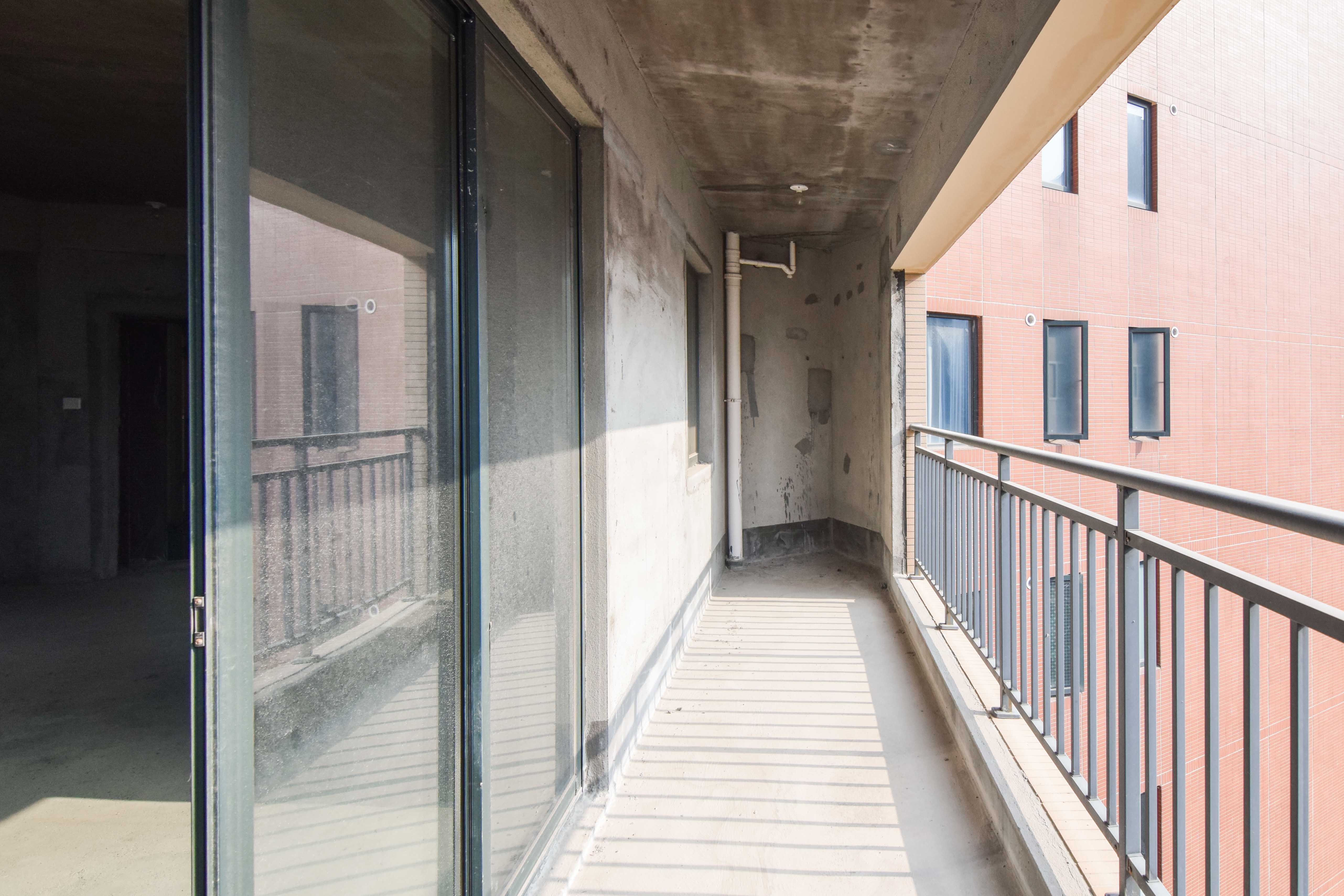 凯尔花缇紫郡  4室2厅2卫    90.0万 凯尔花缇紫郡  4室2厅2卫    90.0万阳台