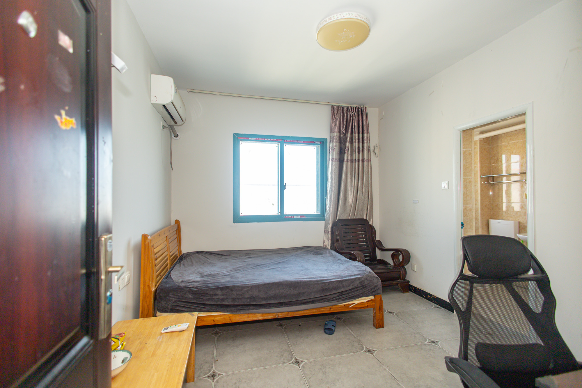 蝴蝶谷 5室2厅2卫 68.0万 蝴蝶谷 5室2厅2卫 68.0万卧室