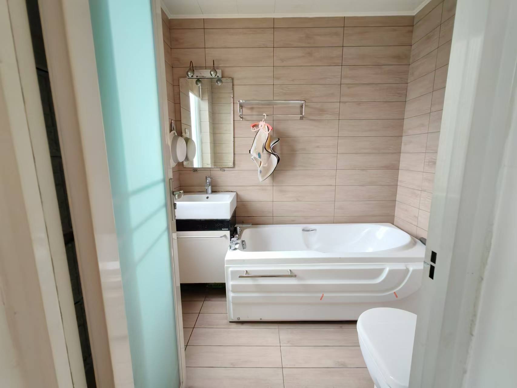 东门壹号家园 3室2厅2卫 3000.0元/月 东门壹号家园 3室2厅2卫 3000.0元/月室内图