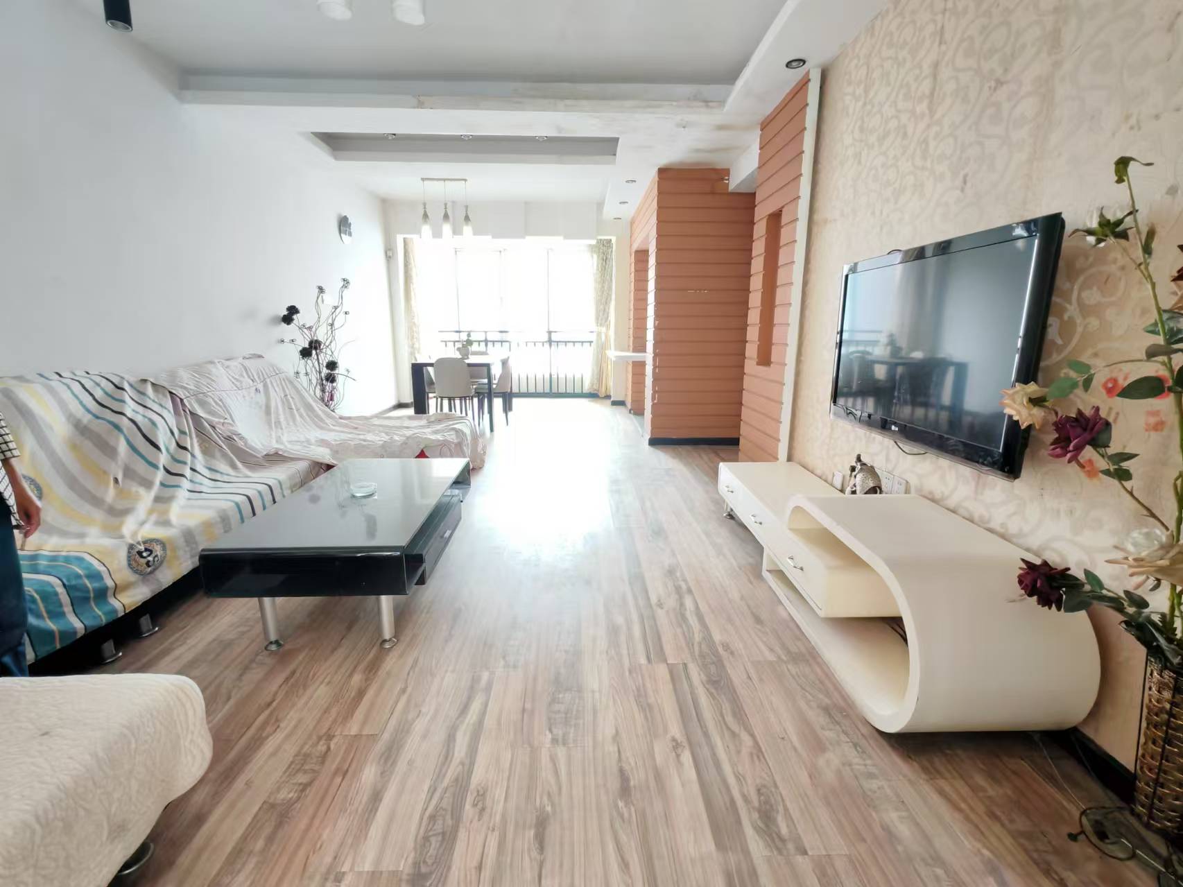 东门壹号家园 3室2厅2卫 3000.0元/月 东门壹号家园 3室2厅2卫 3000.0元/月室内图