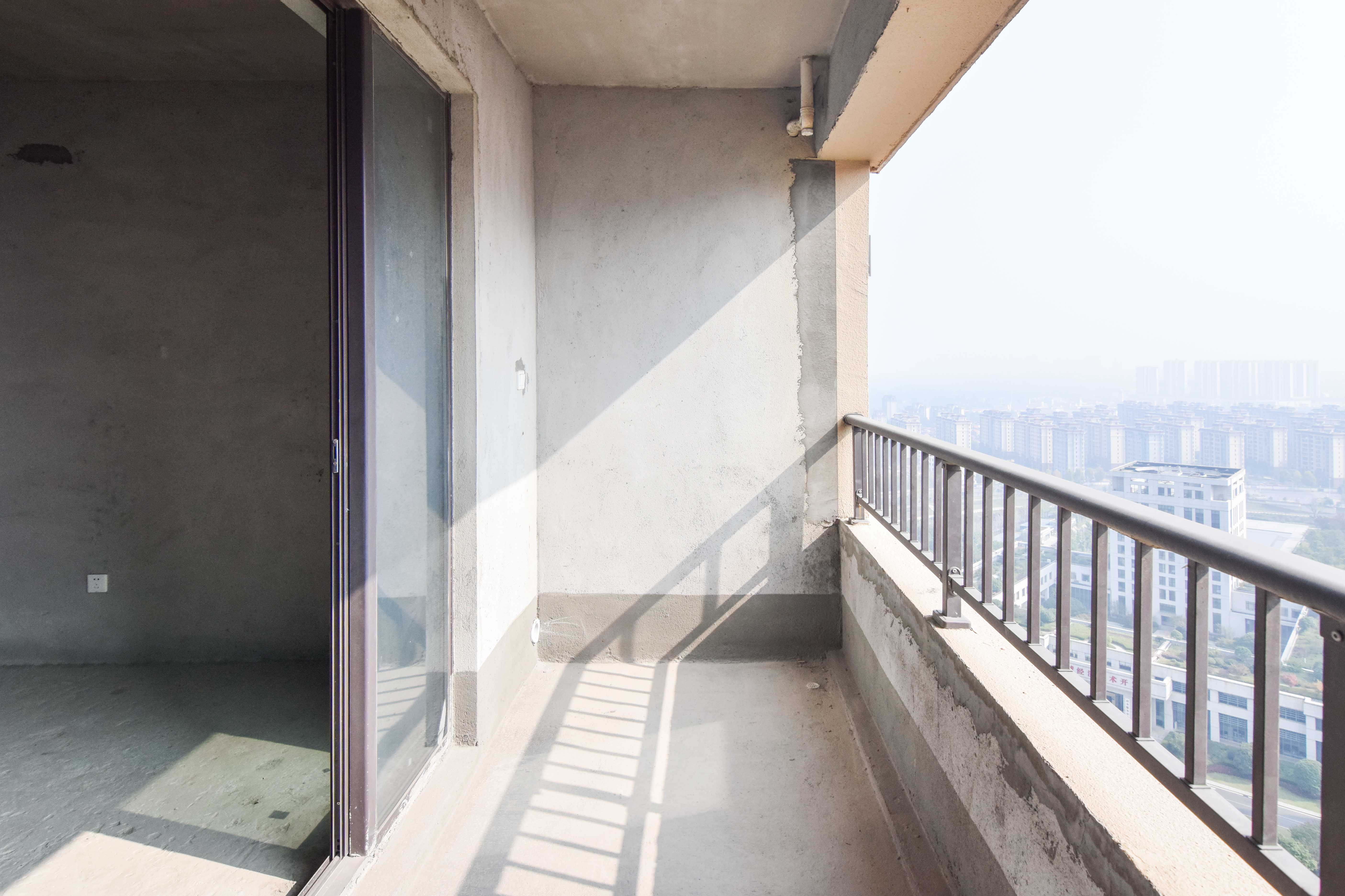 长房星珑湾 3室2厅1卫 65.0万 长房星珑湾 3室2厅1卫 65.0万阳台